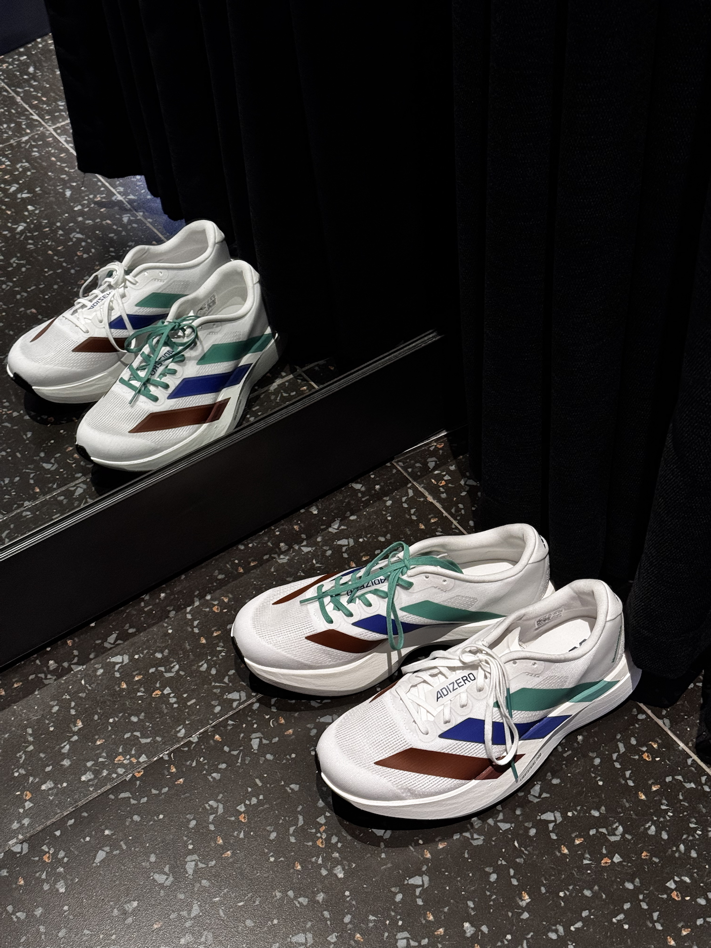 아디다스 x 퍼렐 윌리엄스 휴먼레이스 아디제로 아디오스 EVO SL 로드 런닝화 photo review