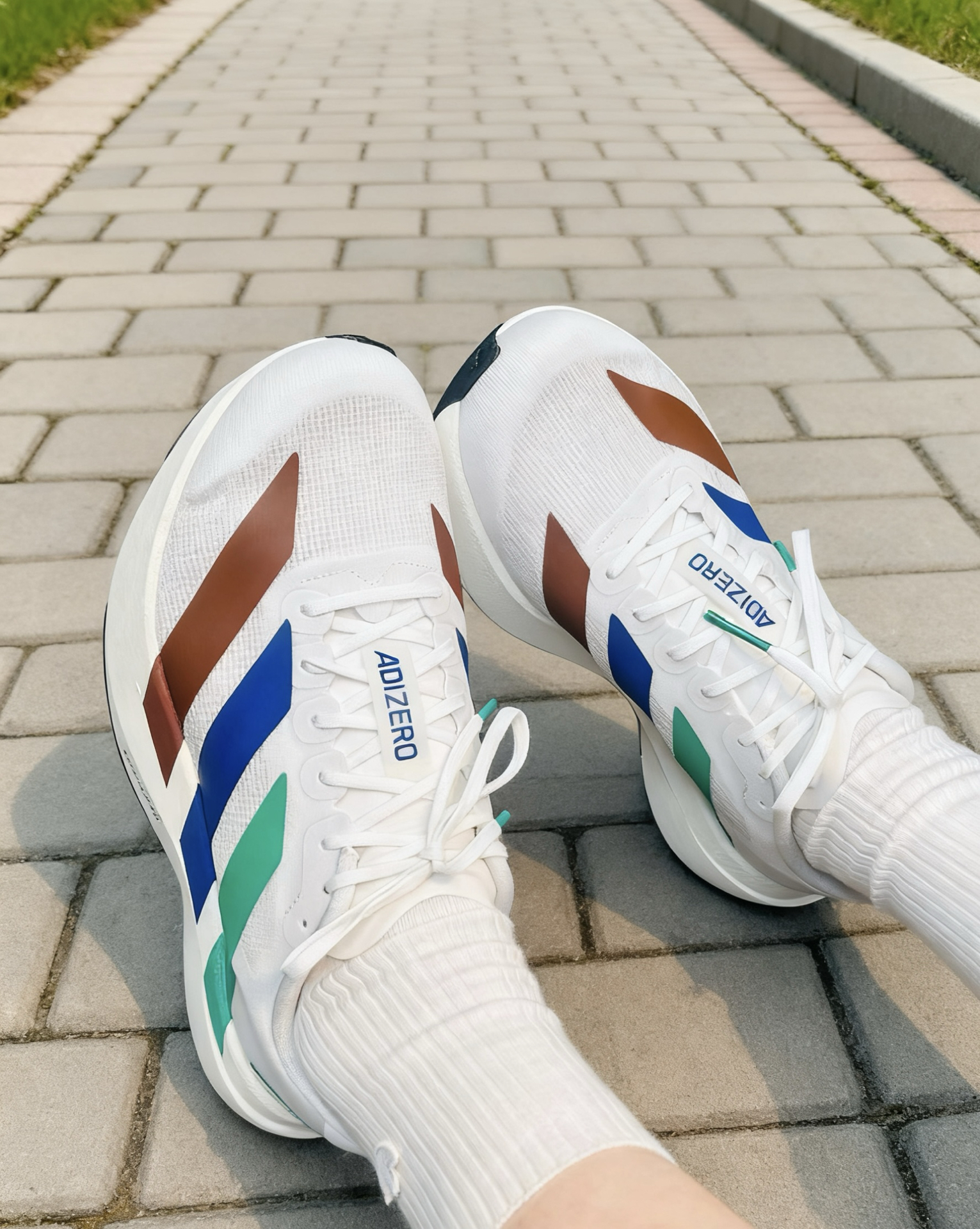 아디다스 x 퍼렐 윌리엄스 휴먼레이스 아디제로 아디오스 EVO SL 로드 런닝화 photo review