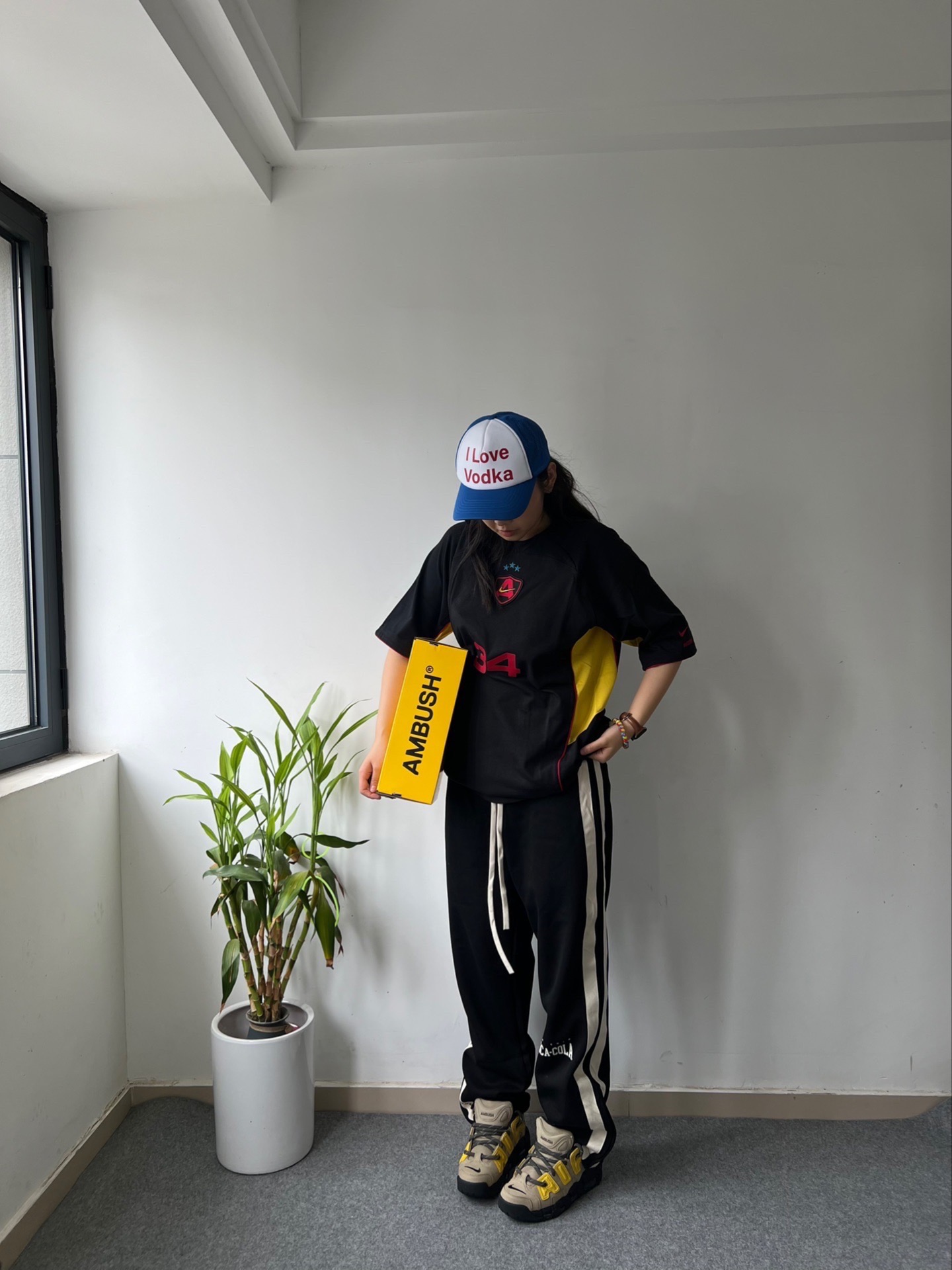 나이키 x 앰부쉬 에어 모어 업템포 로우 photo review