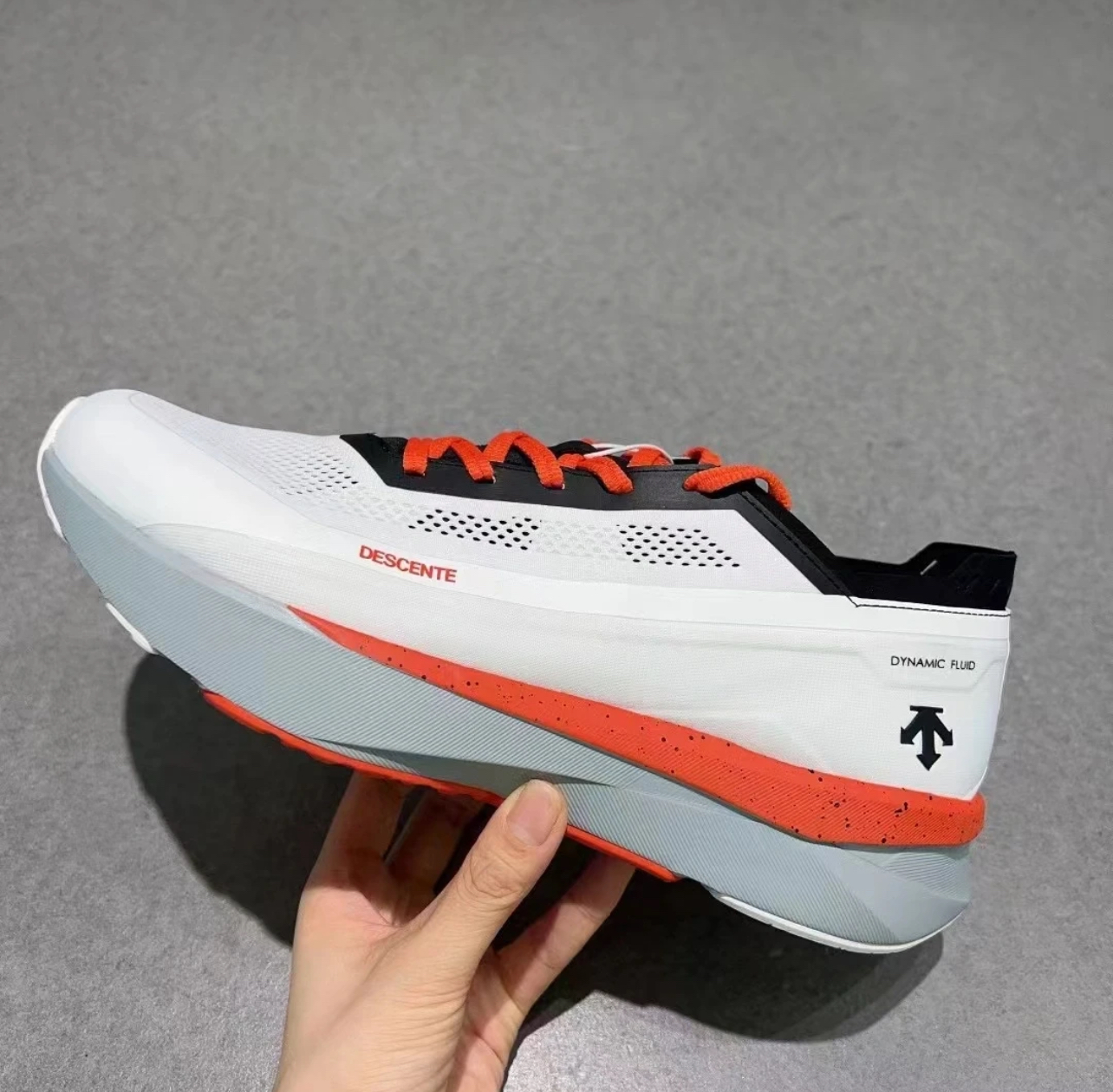 【🏅테크 유체 신발】디상트 DESCENTE ENERZITE FLUID 2.0 DELTA photo review