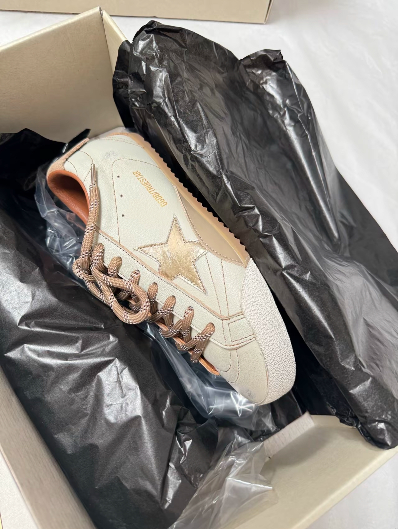 【🥰공주님 최애】Golden Goose True-Star  핫금 별 플랫 슈즈 photo review