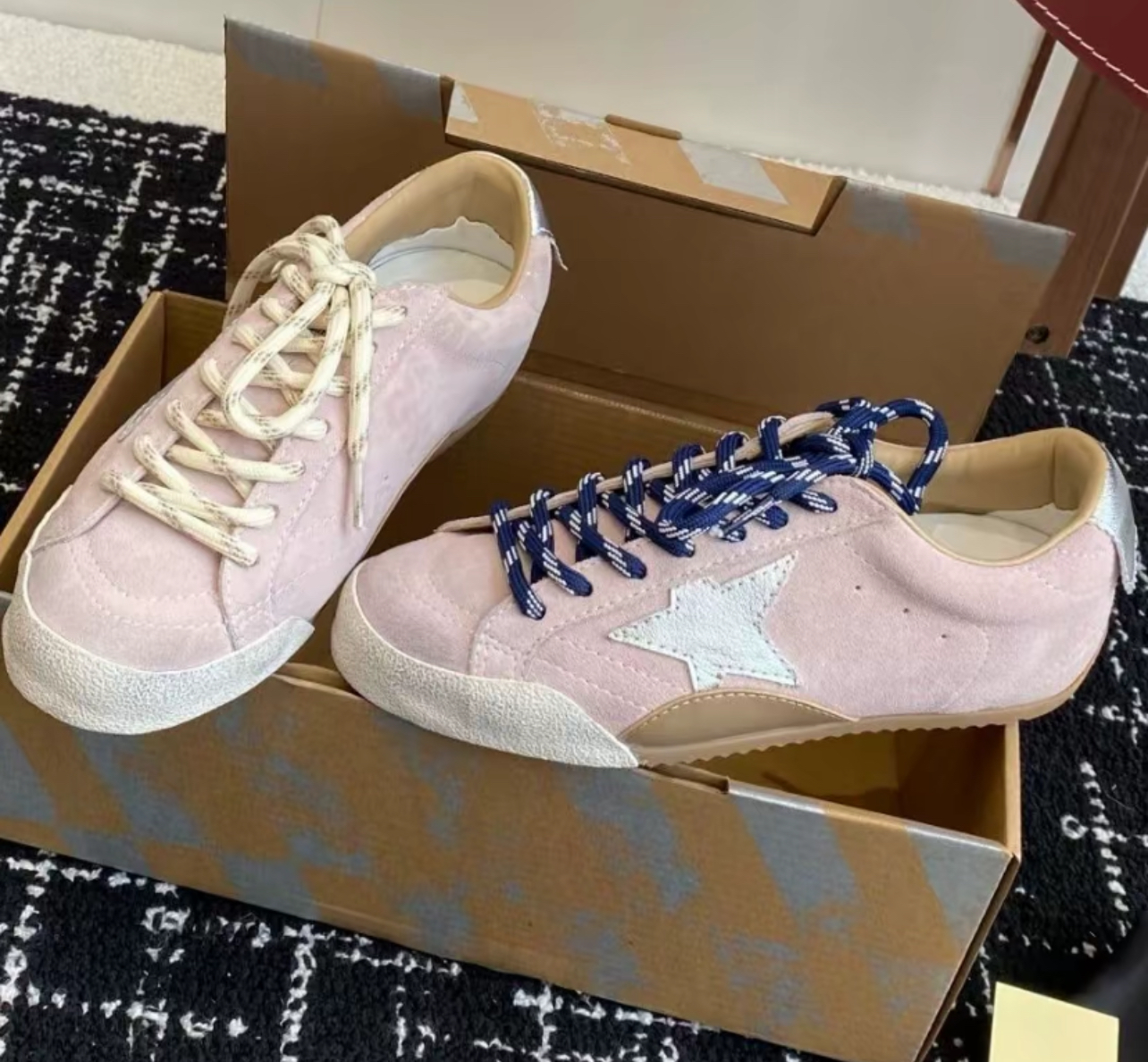 【공주님 최애】Golden Goose True-Star  핫금 별 플랫 슈즈 photo review