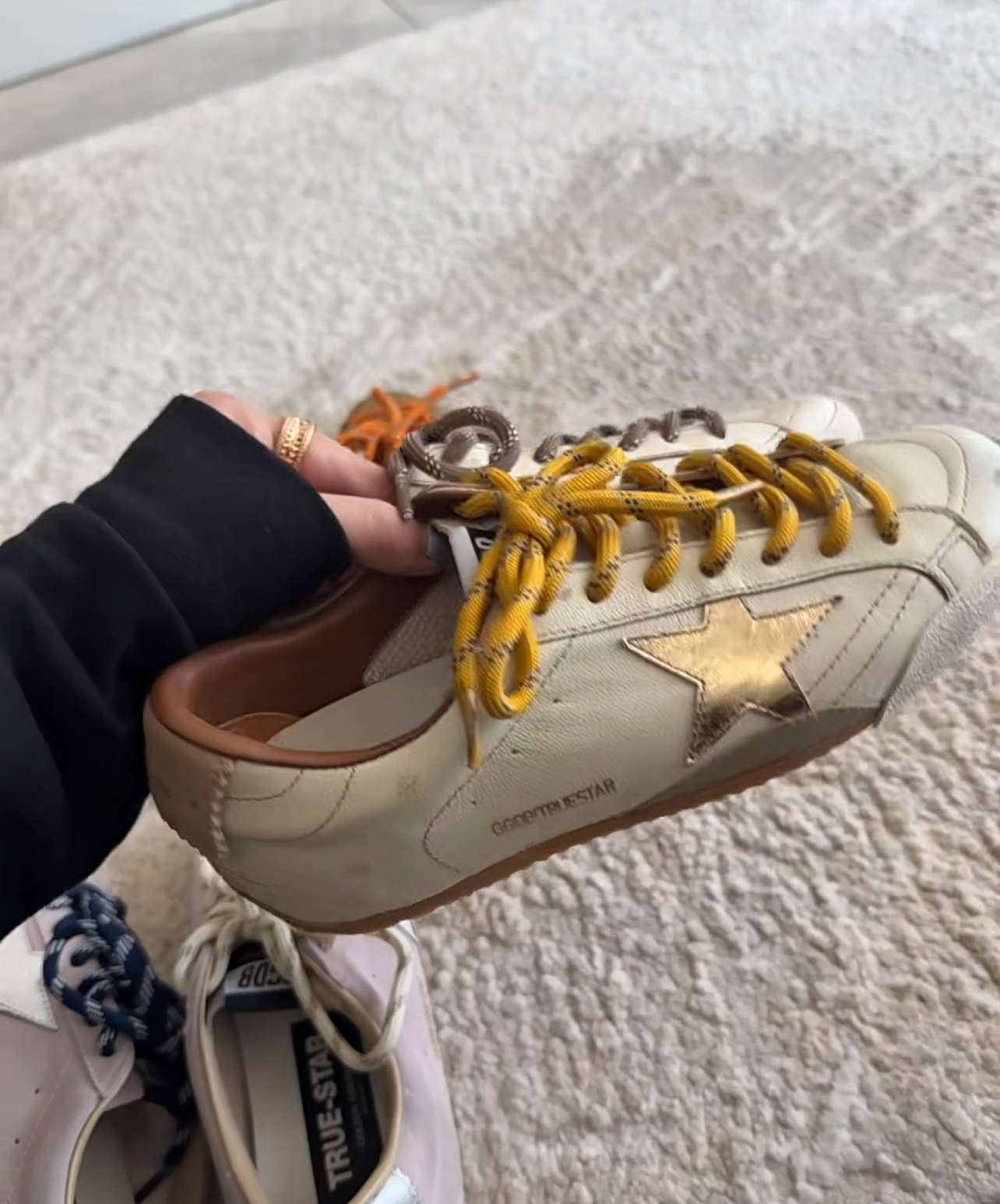 【🥰공주님 최애】Golden Goose True-Star  핫금 별 플랫 슈즈 photo review
