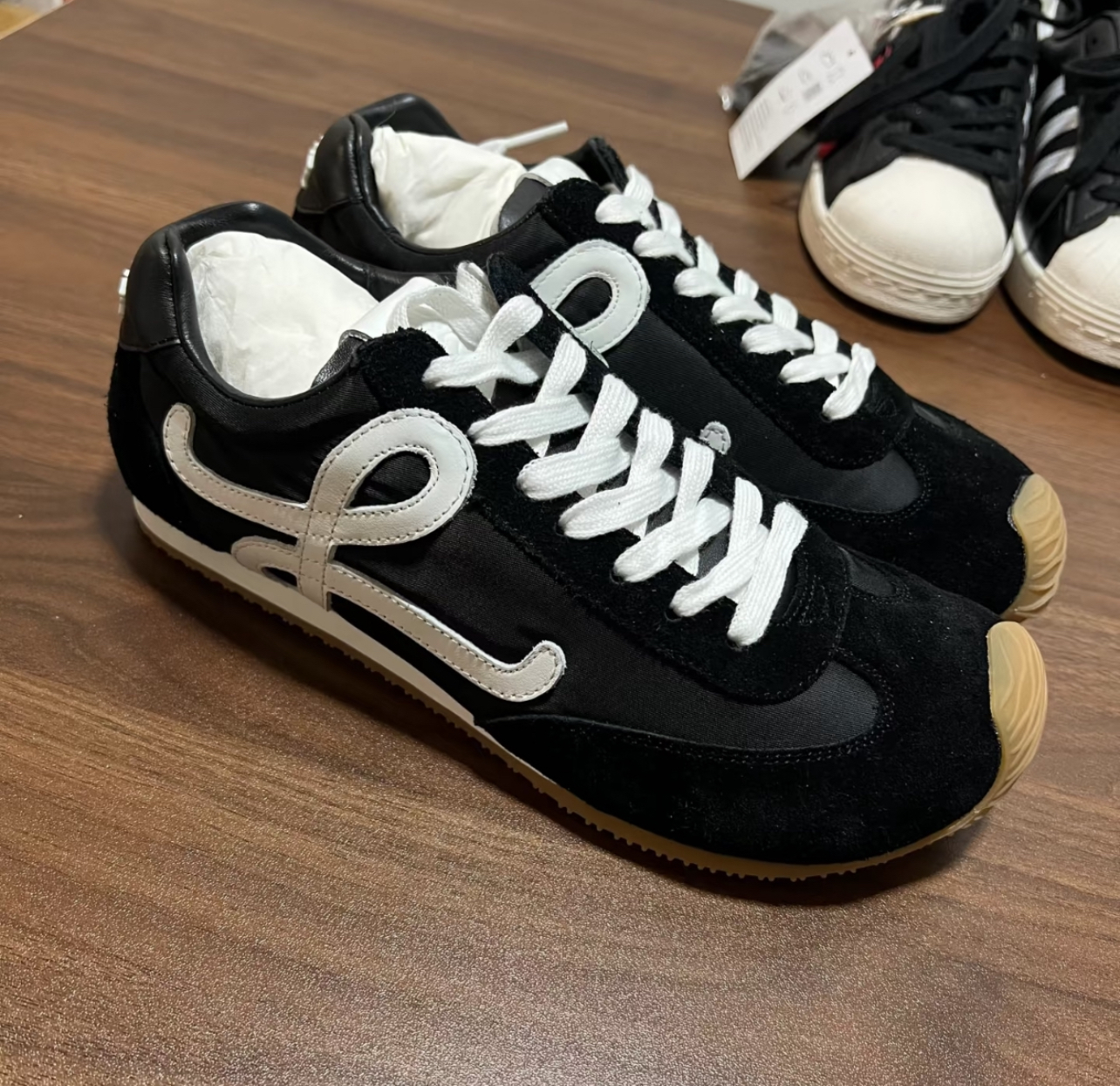 【❀공주님 최애】LOEWE 로이웨이 Ballet Runner 2.0 photo review