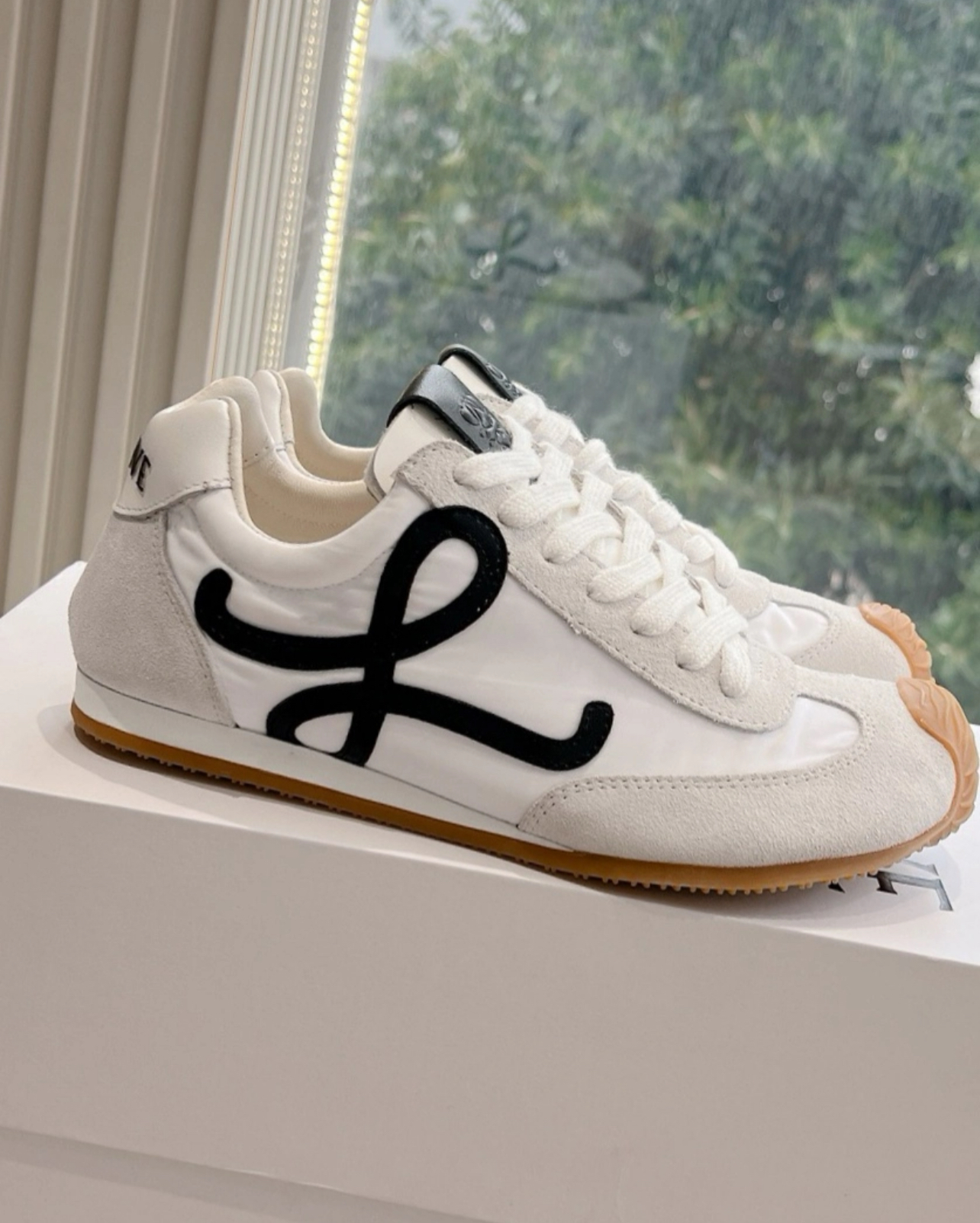 【❀공주님 최애】LOEWE 로이웨이 Ballet Runner 2.0 photo review