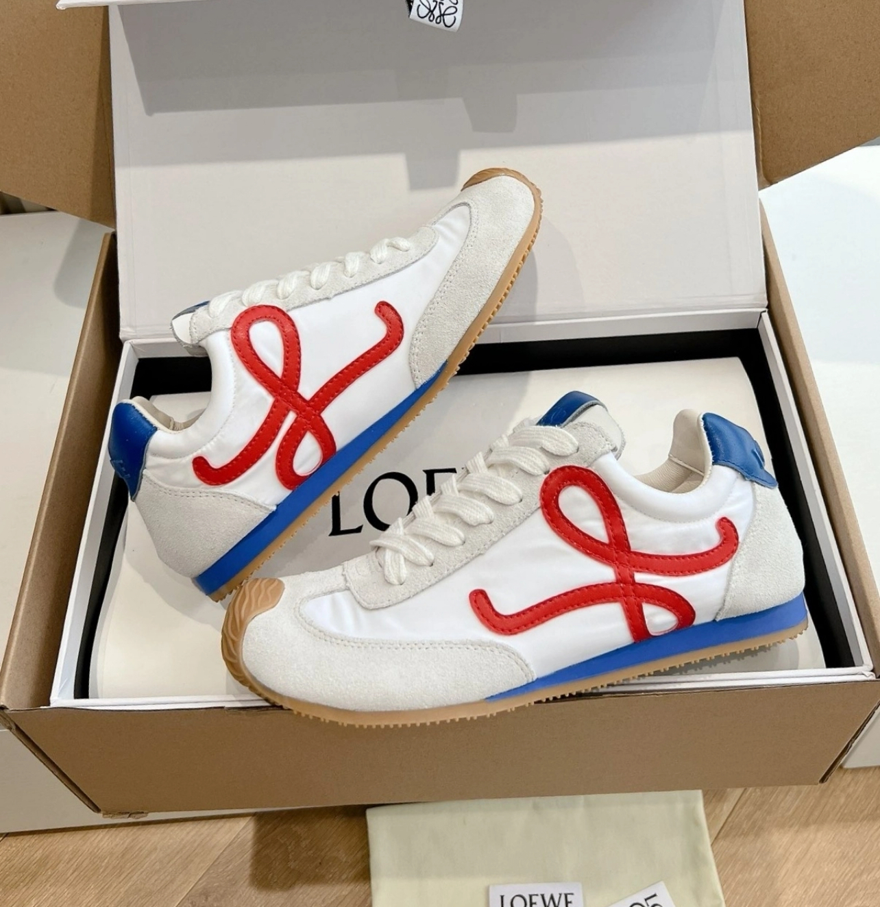【❀공주님 최애】LOEWE 로이웨이 Ballet Runner 2.0 photo review