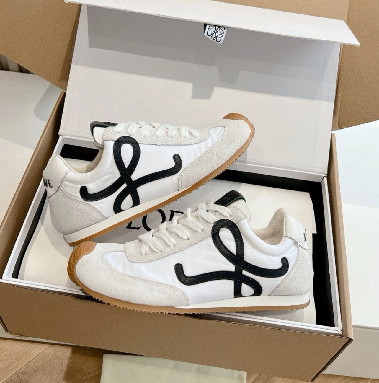 【❀공주님 최애】LOEWE 로이웨이 Ballet Runner 2.0 photo review