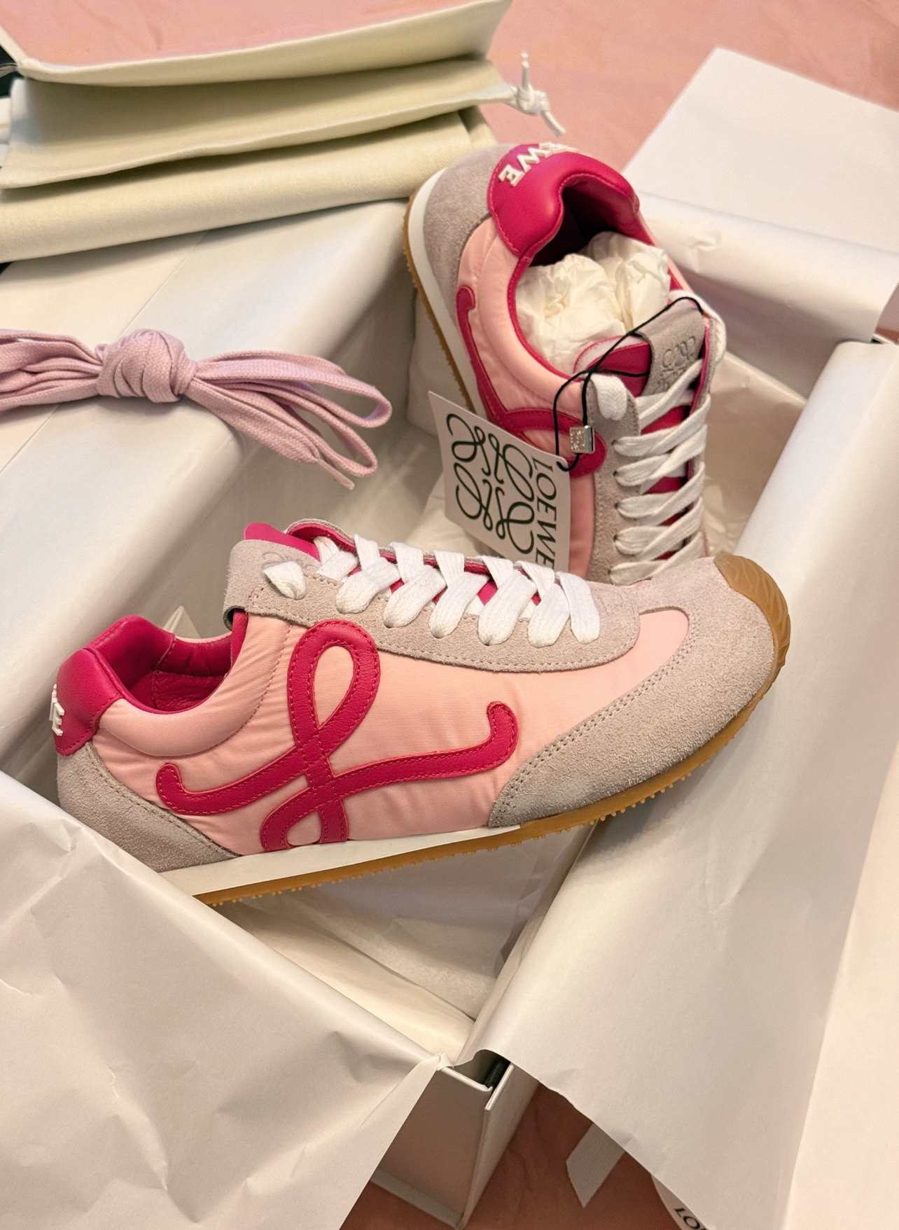 【❀공주님 최애】LOEWE 로이웨이 Ballet Runner 2.0 photo review