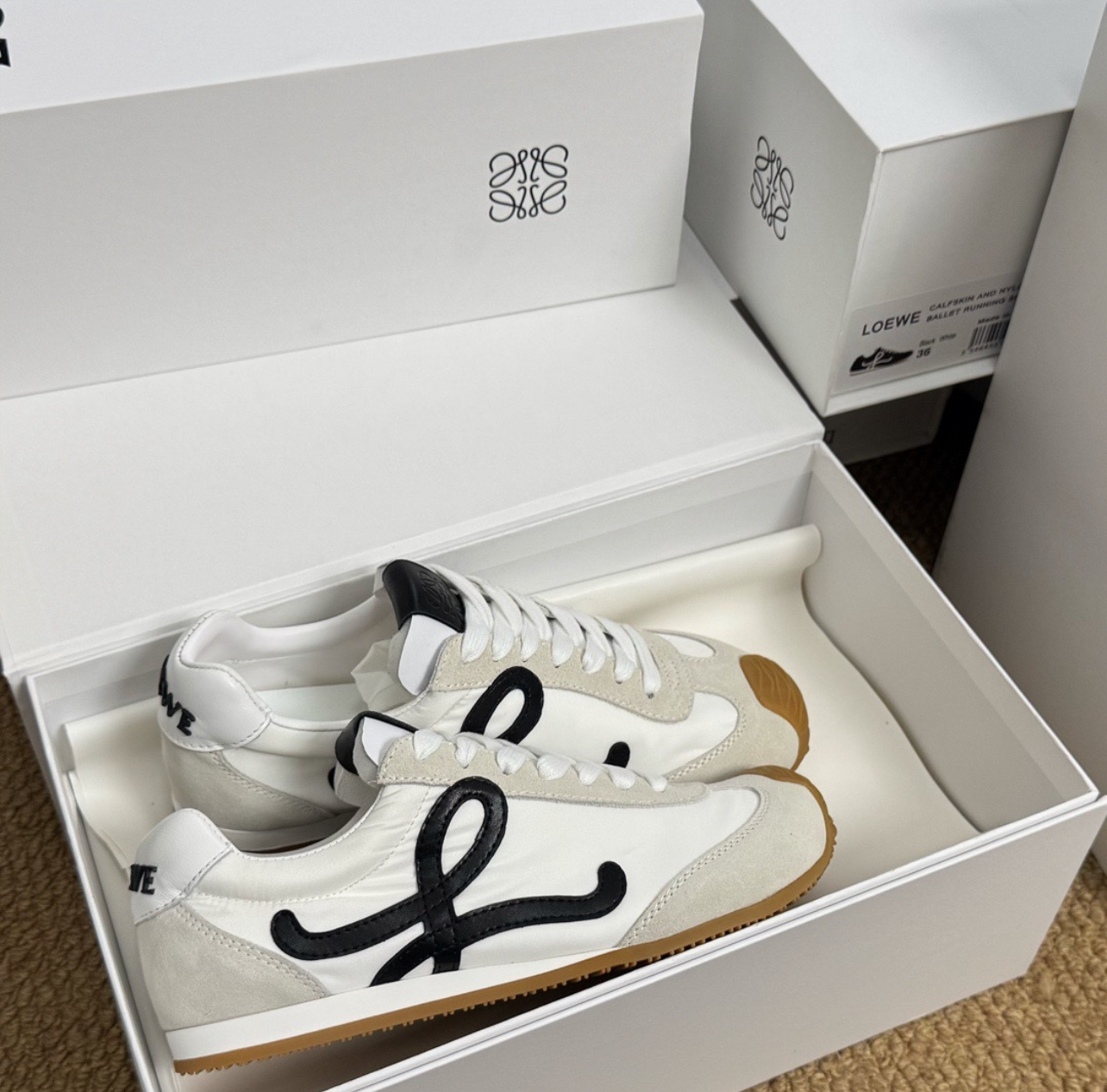 【❀공주님 최애】LOEWE 로이웨이 Ballet Runner 2.0 photo review