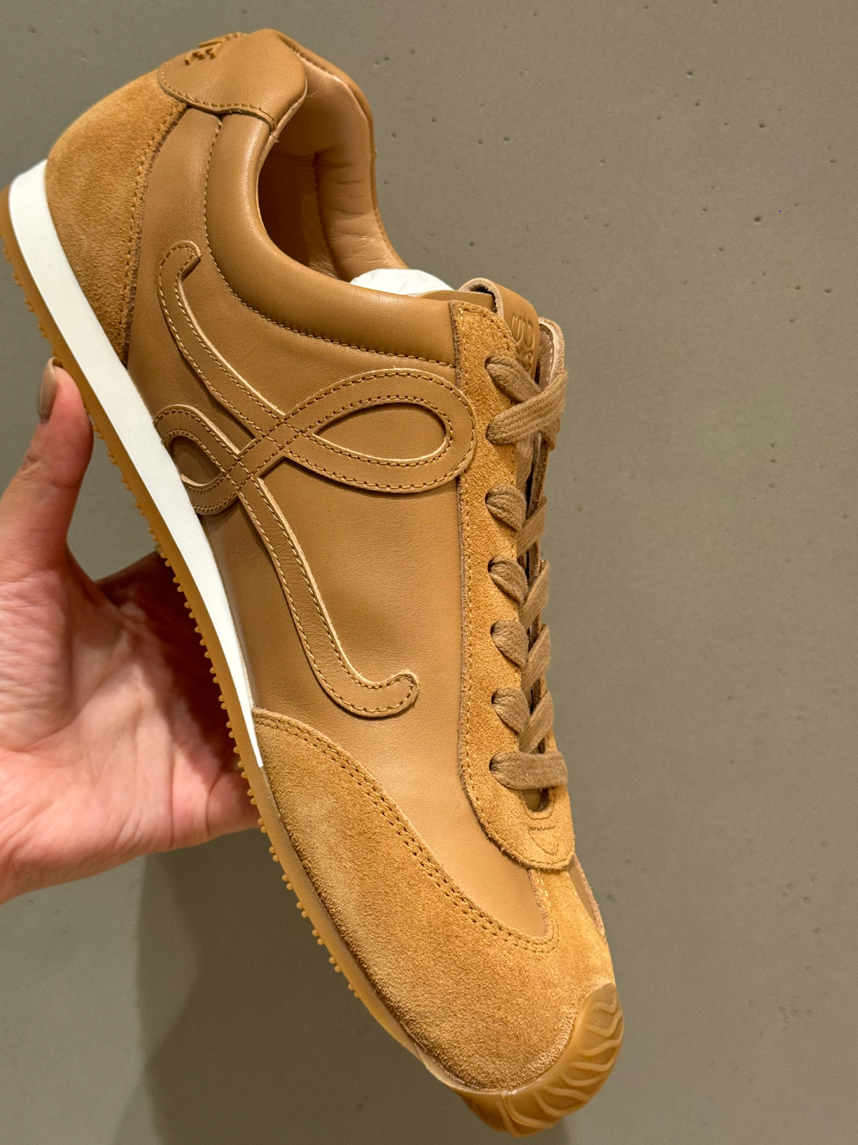 【❀공주님 최애】LOEWE 로이웨이 Ballet Runner 2.0 photo review
