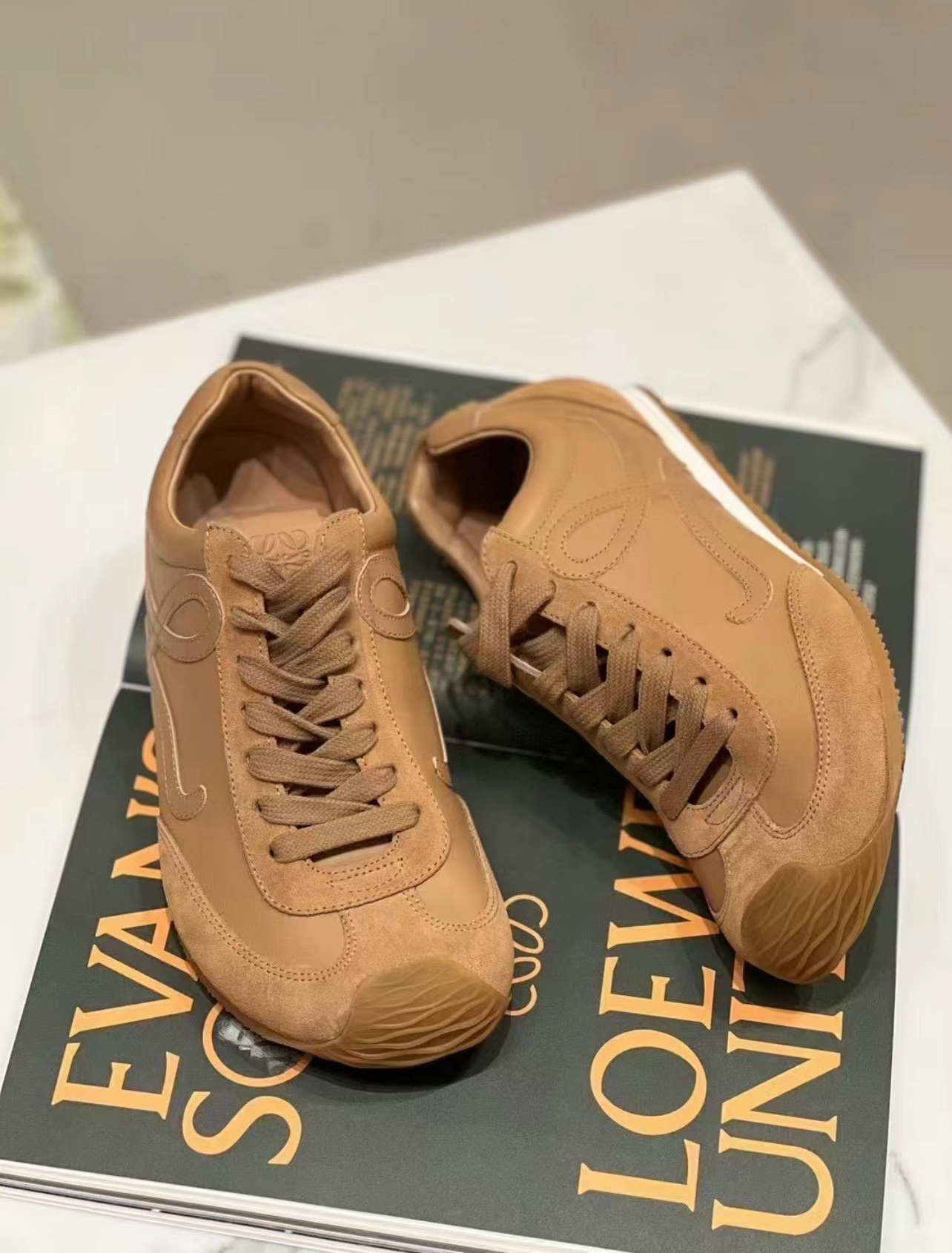 【❀공주님 최애】LOEWE 로이웨이 Ballet Runner 2.0 photo review