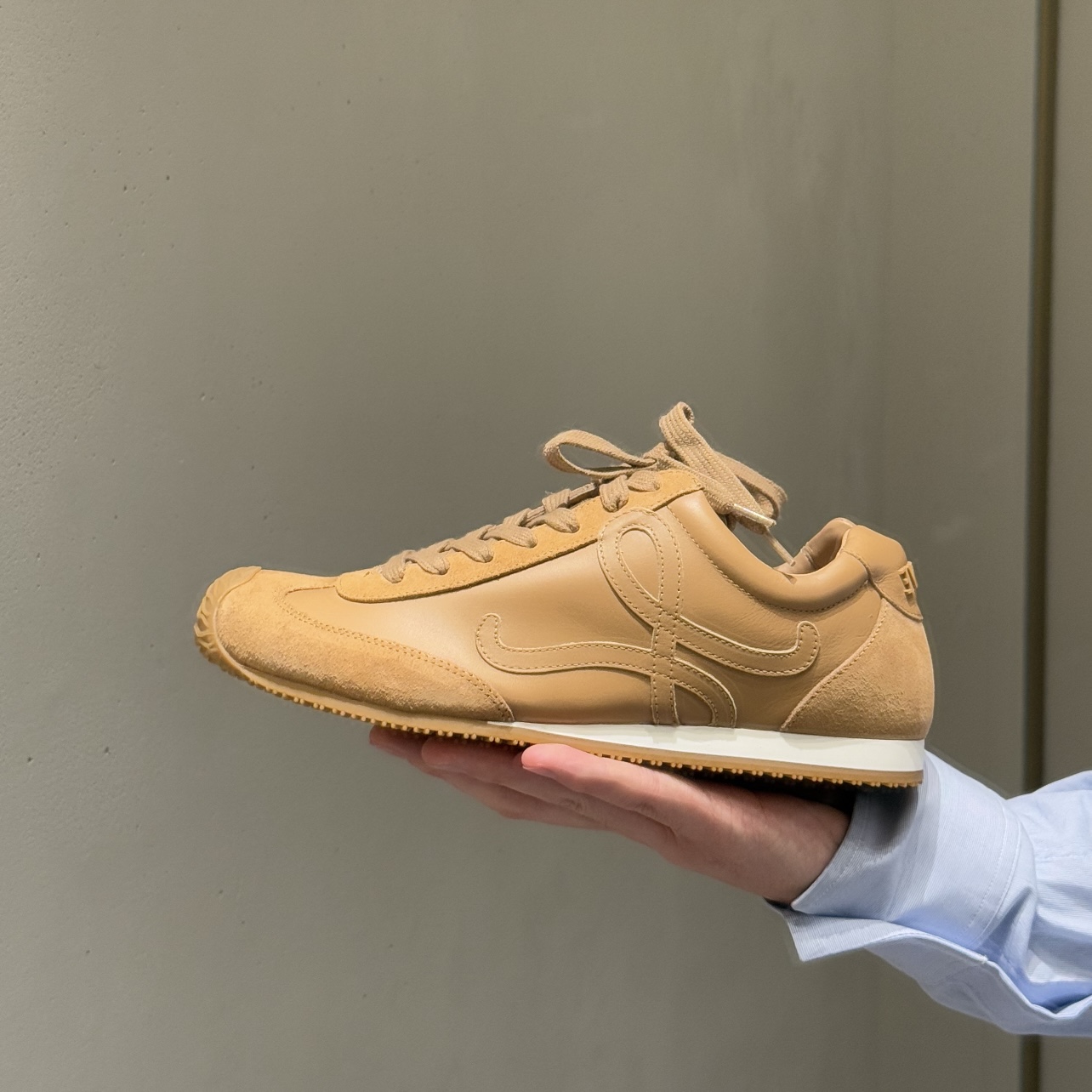 【❀공주님 최애】LOEWE 로이웨이 Ballet Runner 2.0 photo review