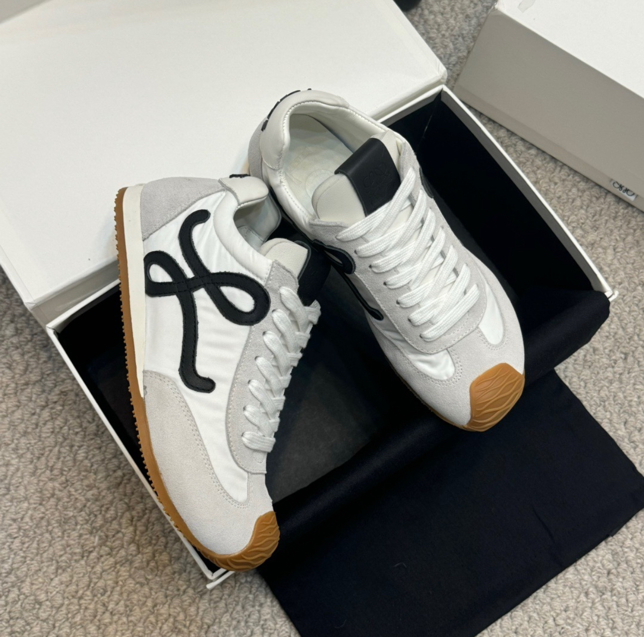 【❀공주님 최애】LOEWE 로이웨이 Ballet Runner 2.0 photo review