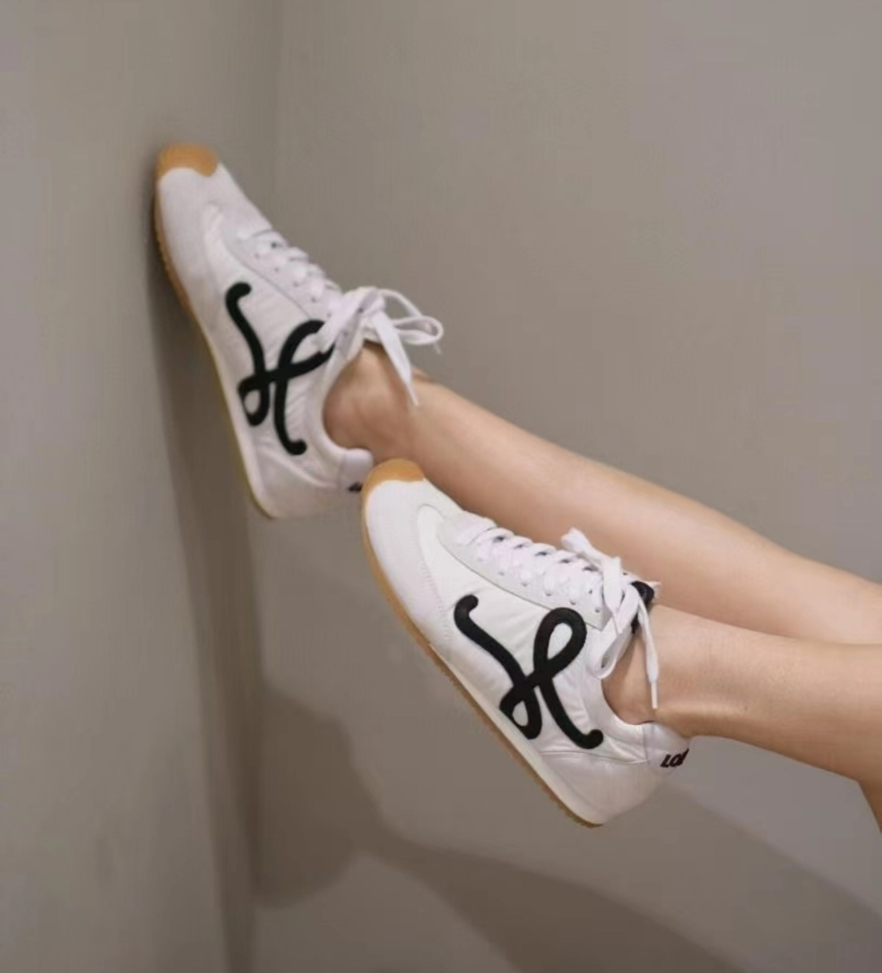 【❀공주님 최애】LOEWE 로이웨이 Ballet Runner 2.0 photo review