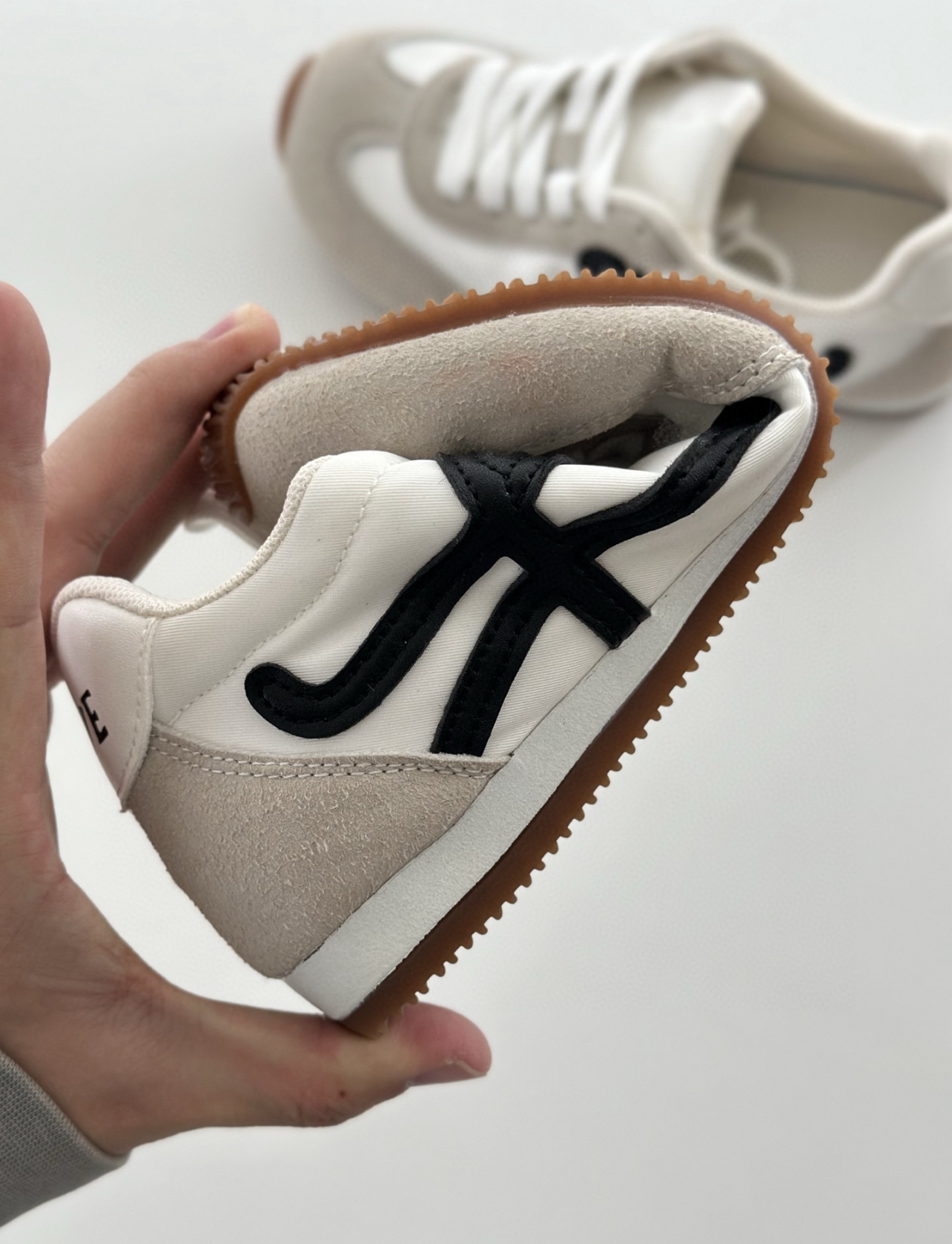 【❀공주님 최애】LOEWE 로이웨이 Ballet Runner 2.0 photo review