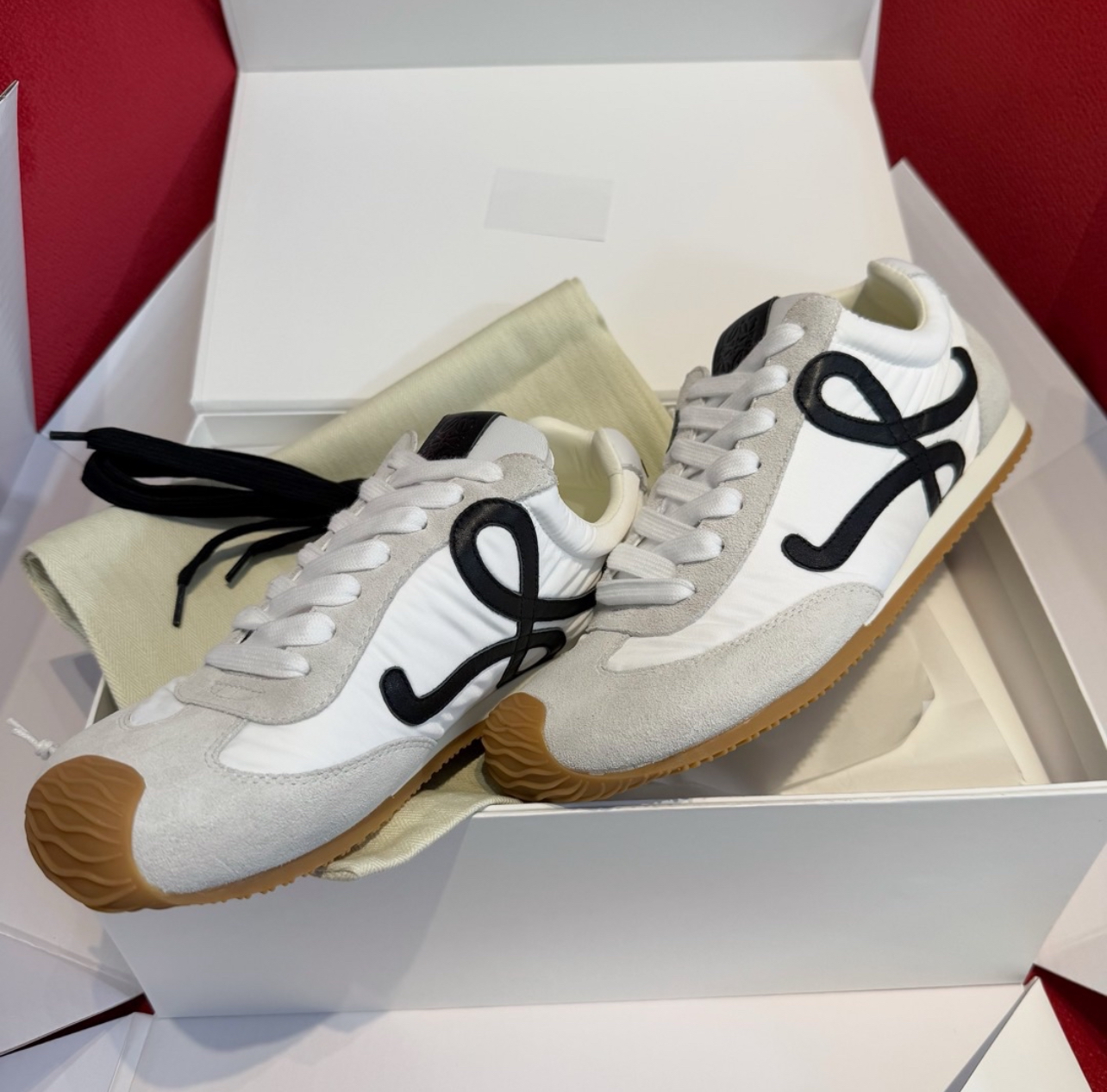【❀공주님 최애】LOEWE 로이웨이 Ballet Runner 2.0 photo review
