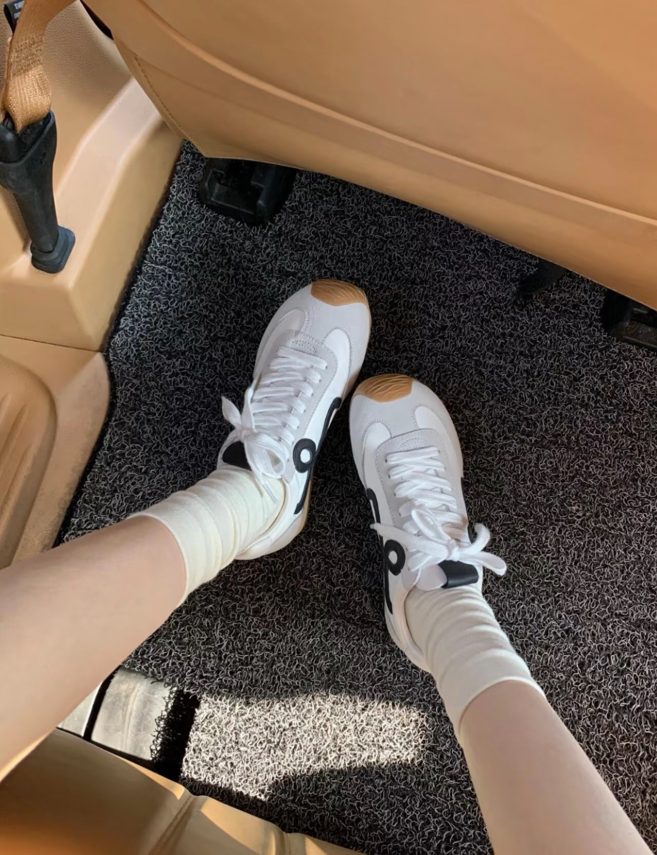 【❀공주님 최애】LOEWE 로이웨이 Ballet Runner 2.0 photo review