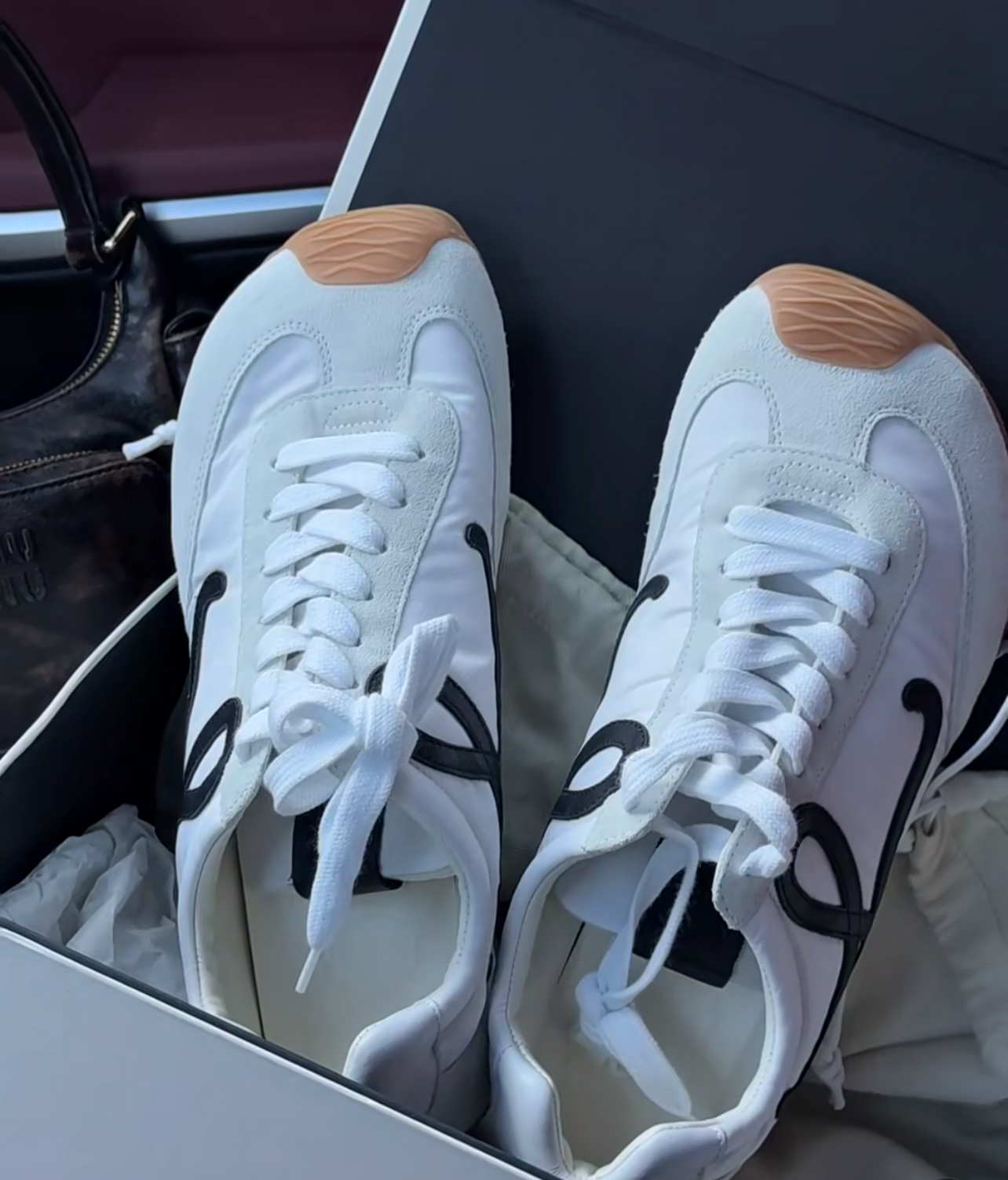 【❀공주님 최애】LOEWE 로이웨이 Ballet Runner 2.0 photo review