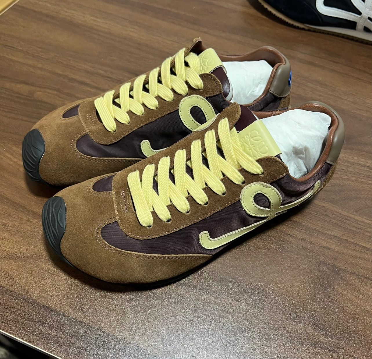 【❀공주님 최애】LOEWE 로이웨이 Ballet Runner 2.0 photo review