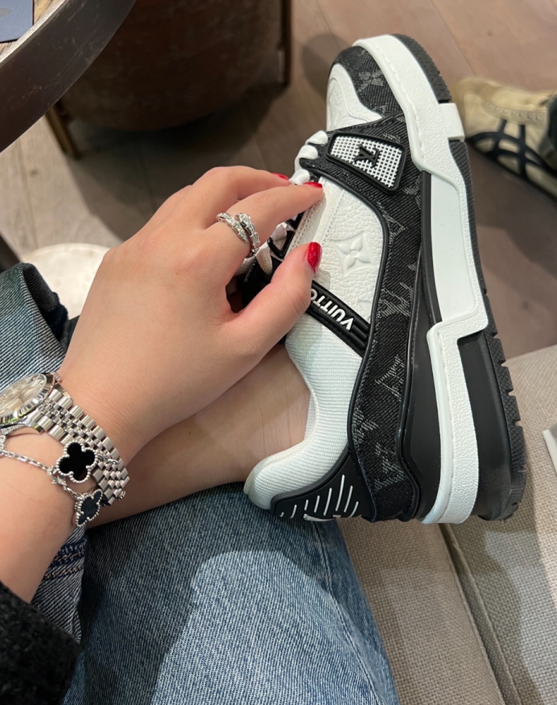 【Lv히트 차트 No.1】루이비통 Lv 트레이너 스니커즈 블랙 1A9JG9 photo review