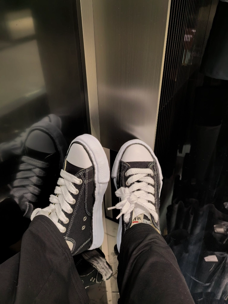 메종 미하라 야스히로 피터슨 OG 솔 캔버스 로우 스니커즈 블랙 A01FW702-BLACK photo review