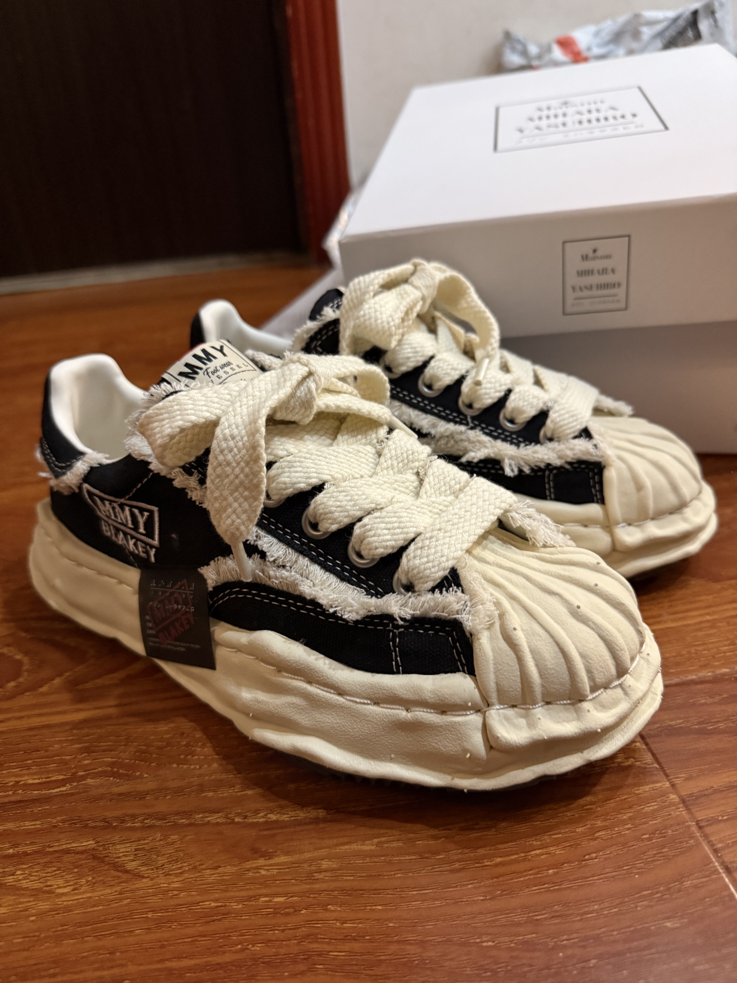 【신상 콜라보】메종 미하라 야스히로 x Xvessel OG 블랙 C13FW713 photo review