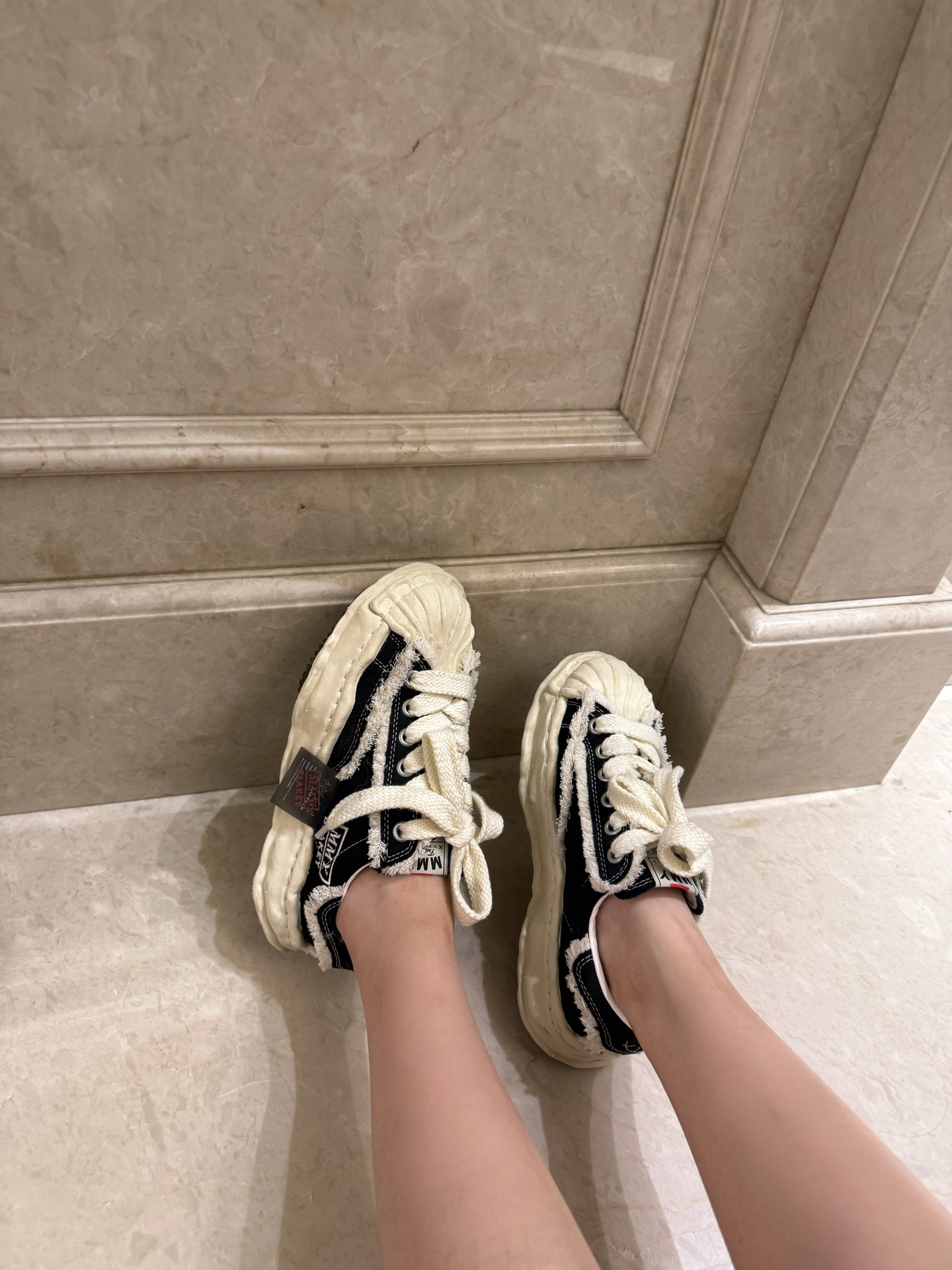 【신상 콜라보】메종 미하라 야스히로 x Xvessel OG 블랙 C13FW713 photo review