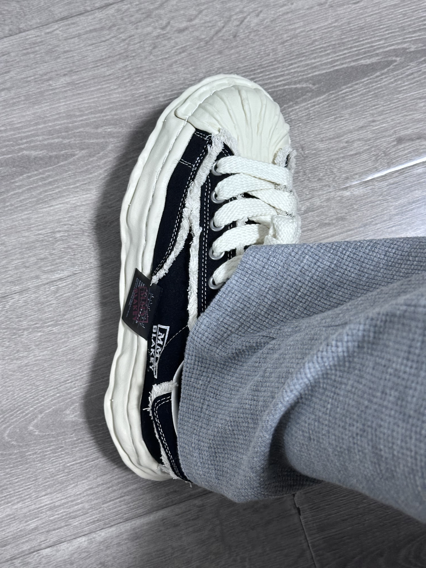 【신상 콜라보】메종 미하라 야스히로 x Xvessel OG 블랙 C13FW713 photo review