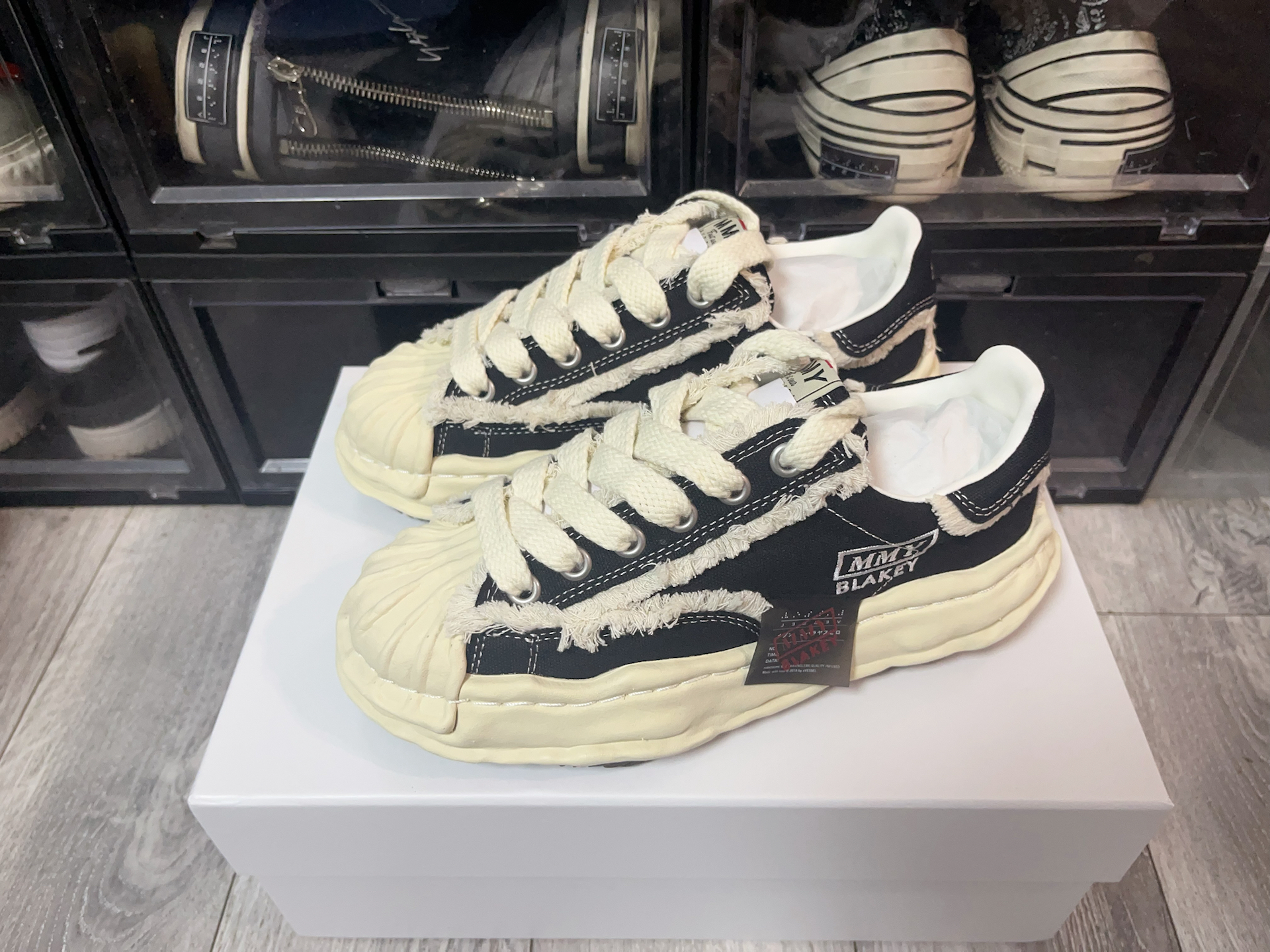 【신상 콜라보】메종 미하라 야스히로 x Xvessel OG 블랙 C13FW713 photo review