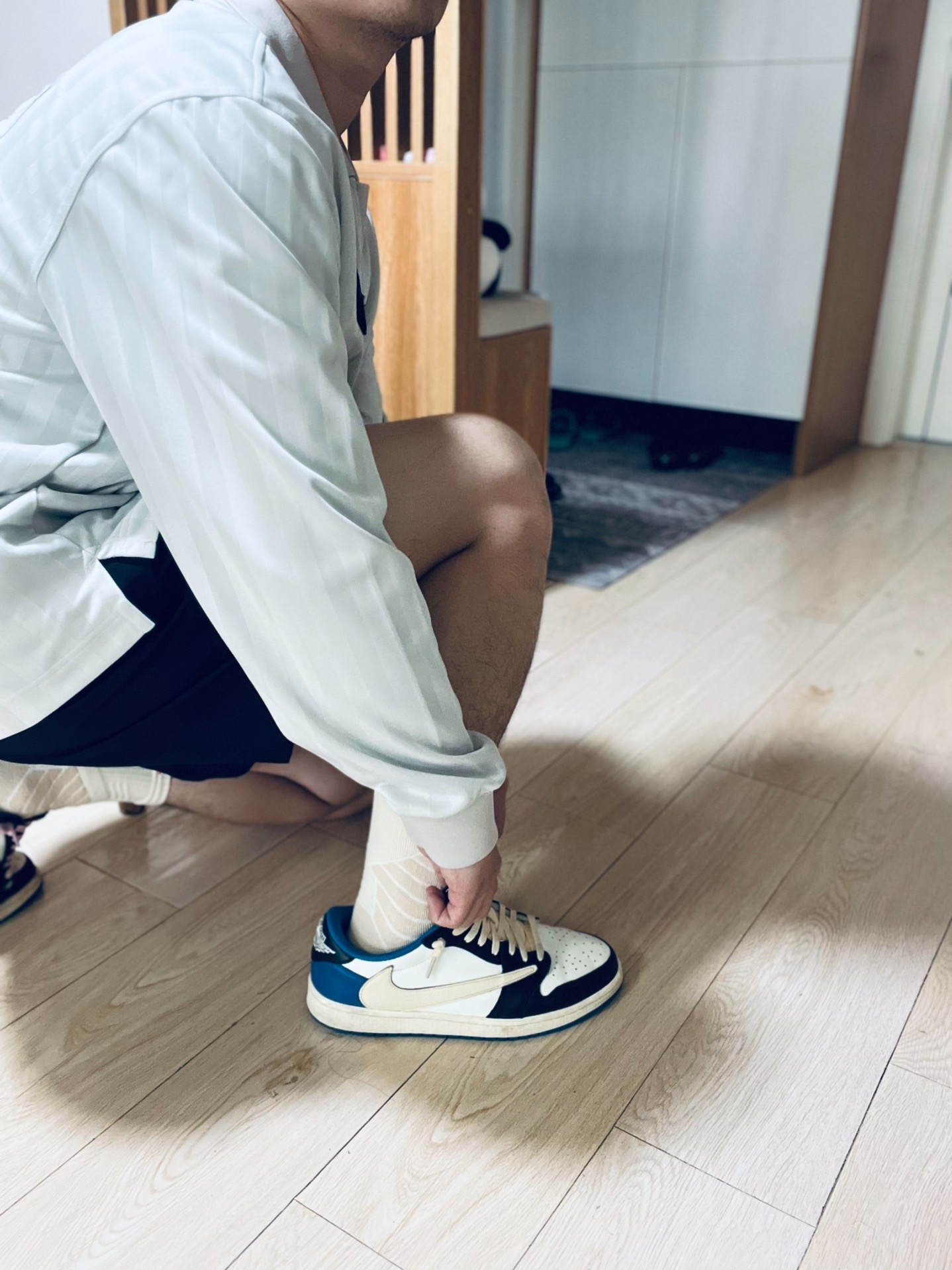 나이키 x 트래비스 스캇 에어조던1 로우 OG 한정판 운동화 photo review