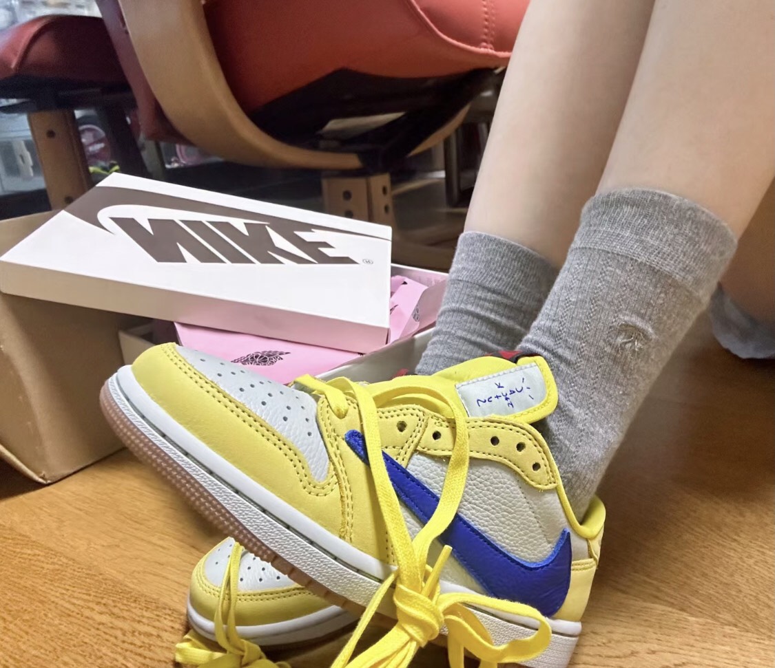 나이키 x 트래비스 스캇 에어조던1 로우 OG 한정판 운동화 photo review