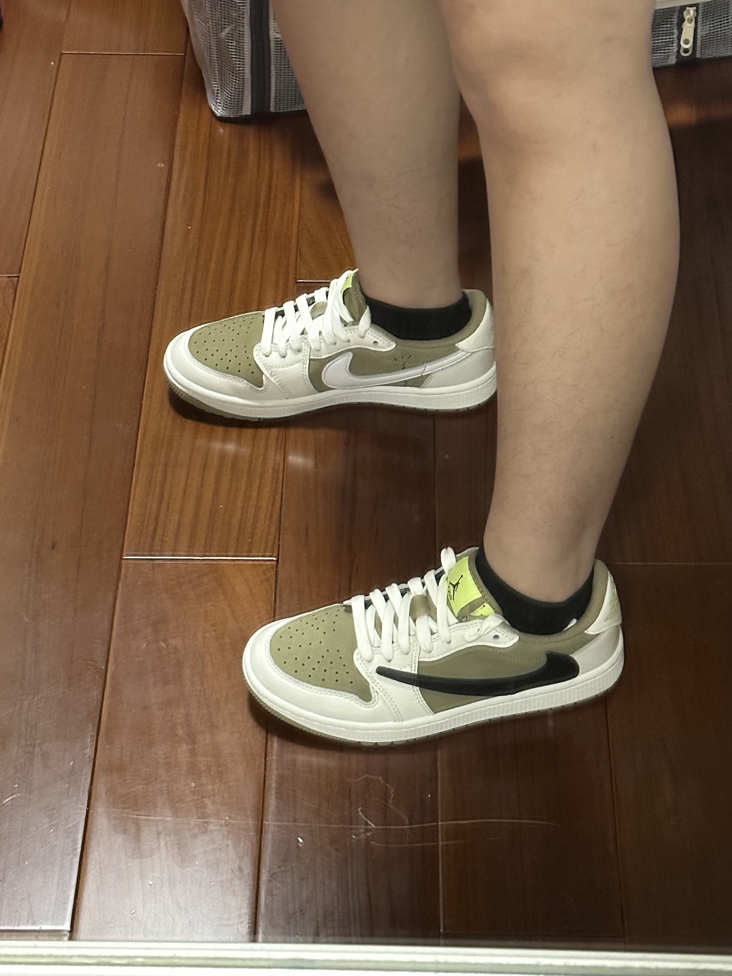나이키 x 트래비스 스캇 에어조던1 로우 OG 한정판 운동화 photo review