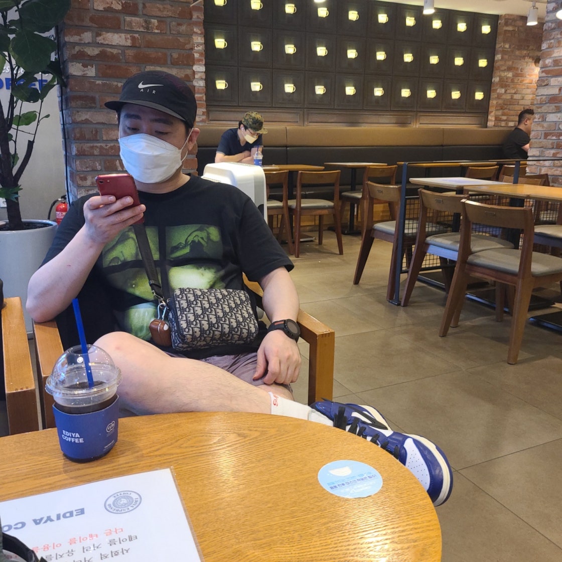 디올 스트랩 파우치 photo review