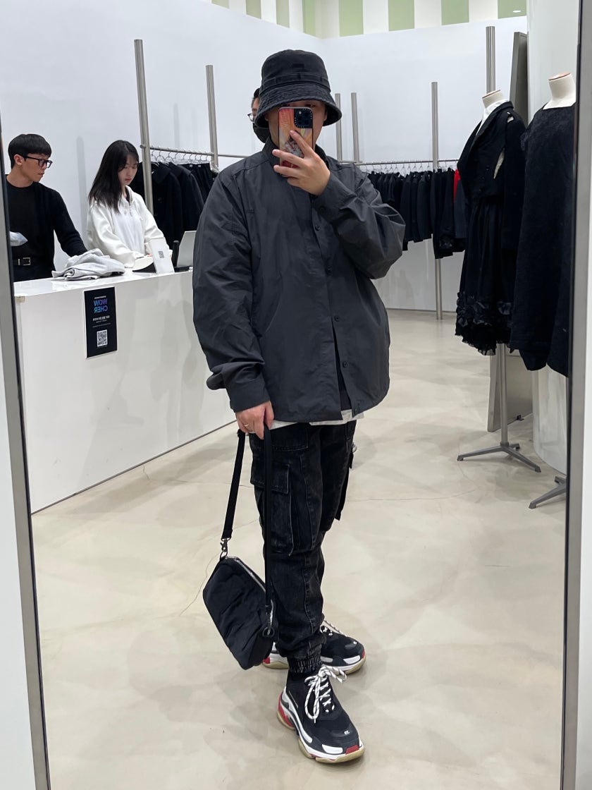 발렌시아가 트리플 S 스니커즈 블랙 레드 2022 533882W3CS11061 photo review
