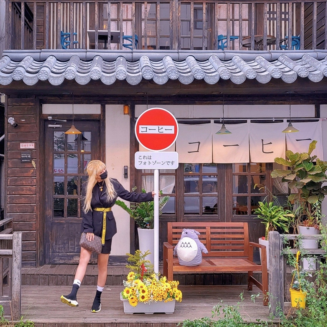 발렌시아가 스피드 트레이너 블랙 화이트 네온 2019 551185W05G01000 photo review