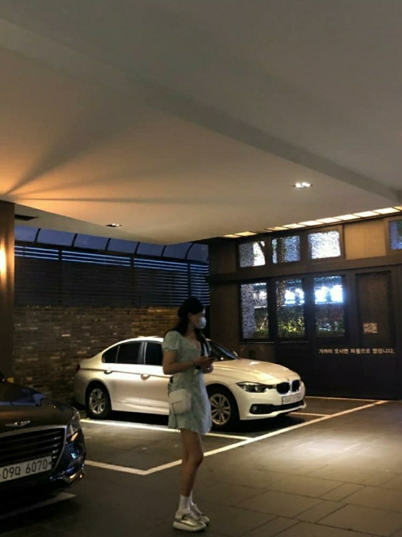 알렉산더 맥퀸 오버사이즈드 스니커즈 화이트 블랙 553770WHGP79061 photo review