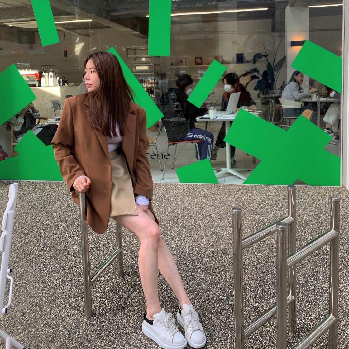 알렉산더 맥퀸 오버사이즈드 스니커즈 화이트 블랙 553770WHGP79061 photo review