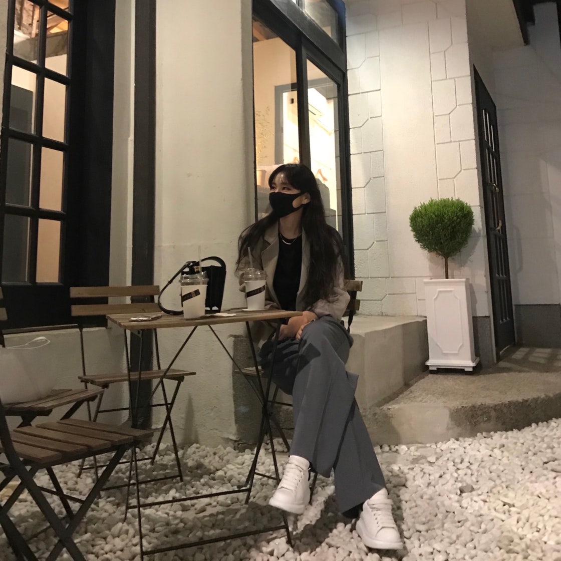 알렉산더 맥퀸 오버사이즈드 스니커즈 화이트 블랙 553770WHGP79061 photo review