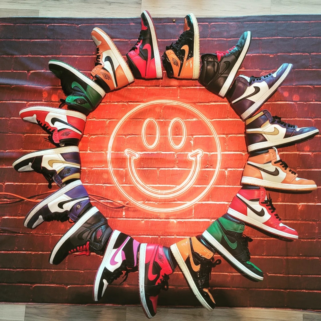 조던 1 레트로 하이 OG 리버스 쉐터드 백보드 555088-113 photo review
