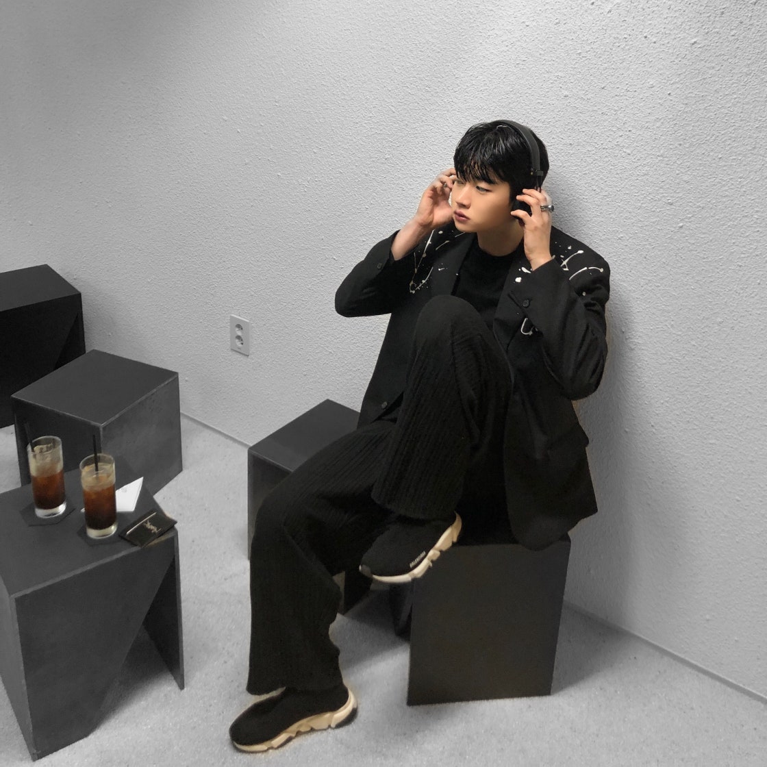 발렌시아가 스피드 트레이너 블랙 화이트 2020 587280W05G91000 photo review