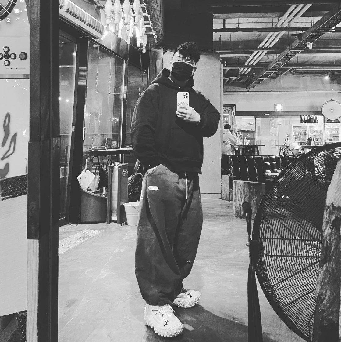 발렌시아가 디펜더 스니커즈 라이트 베이지 685613W2RAA9110 photo review