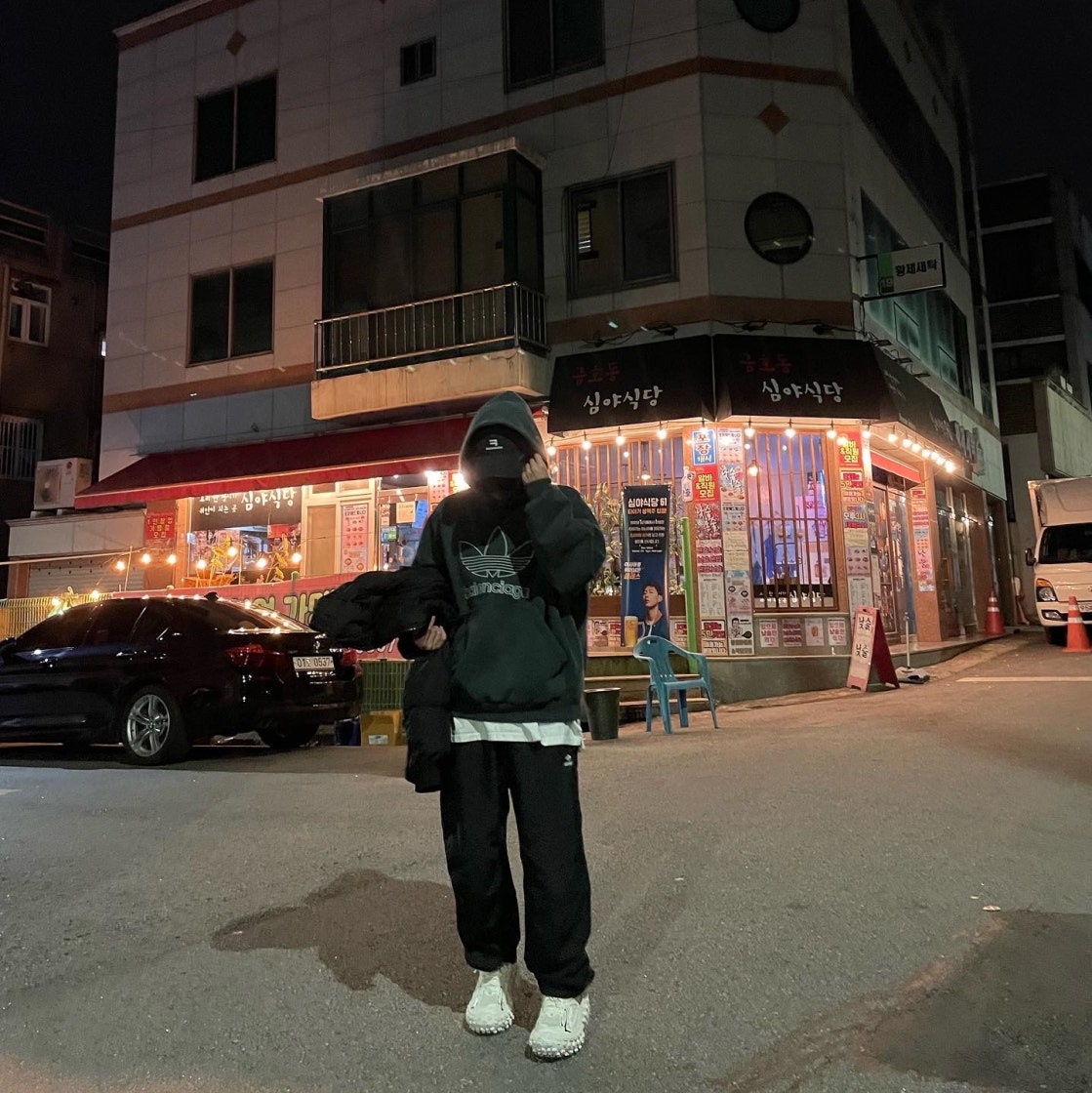 발렌시아가 디펜더 스니커즈 라이트 베이지 685613W2RAA9110 photo review