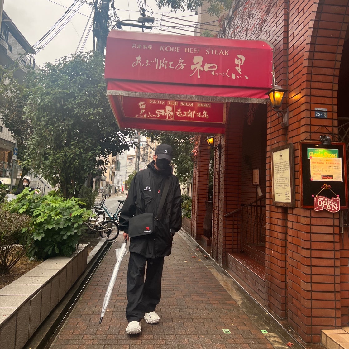 발렌시아가 디펜더 스니커즈 라이트 베이지 685613W2RAA9110 photo review