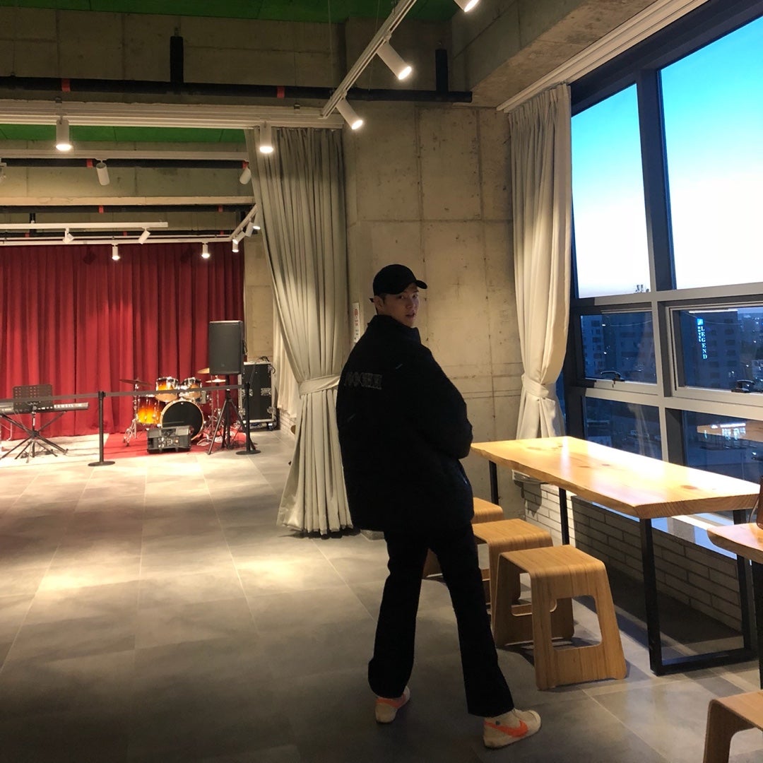 에어 조던 1 오프화이트 x 나이키 블레이저 "올 핼러윈 이브" AA3832-700 photo review