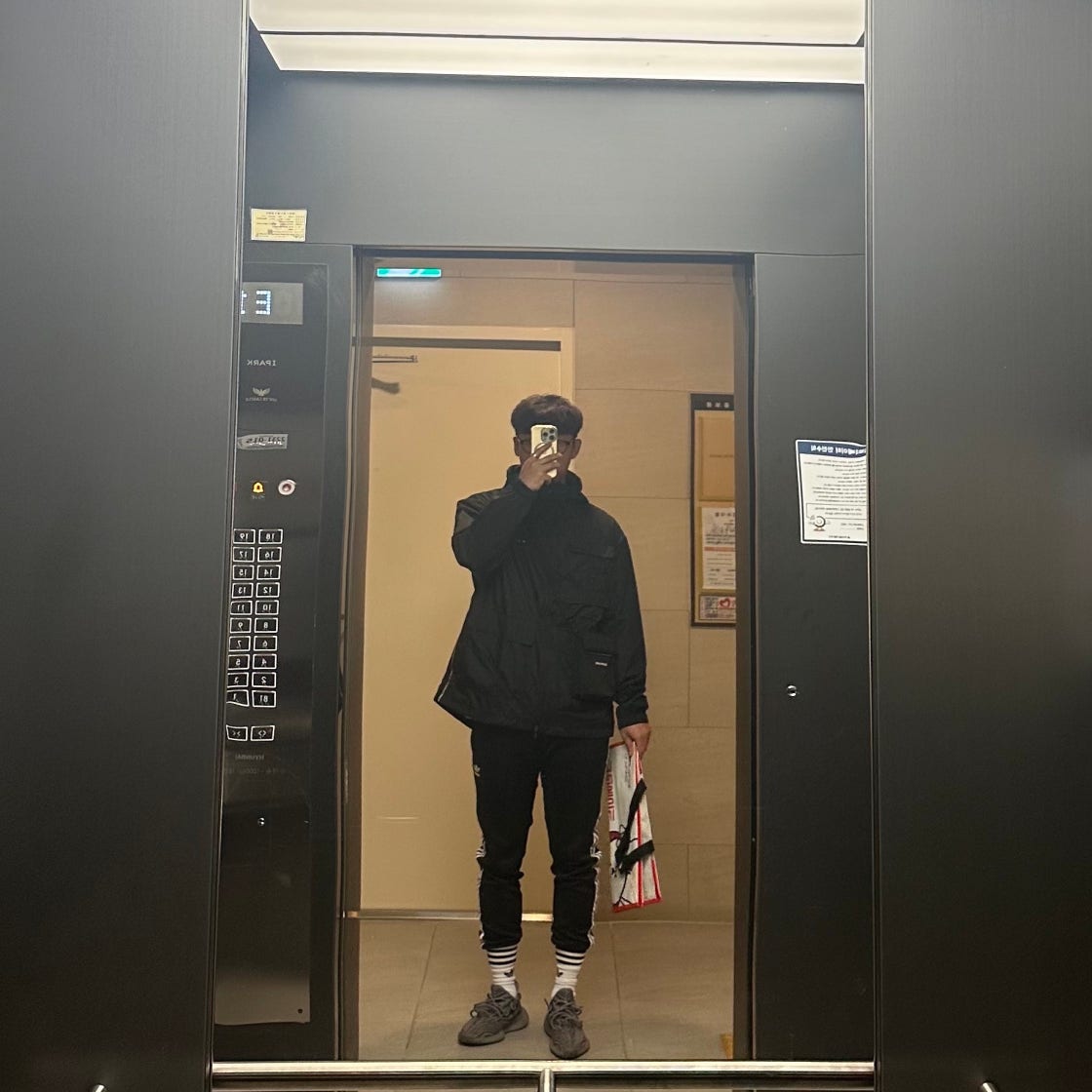 아디다스 이지 부스트 350 V2 벨루가 20  AH2203 photo review