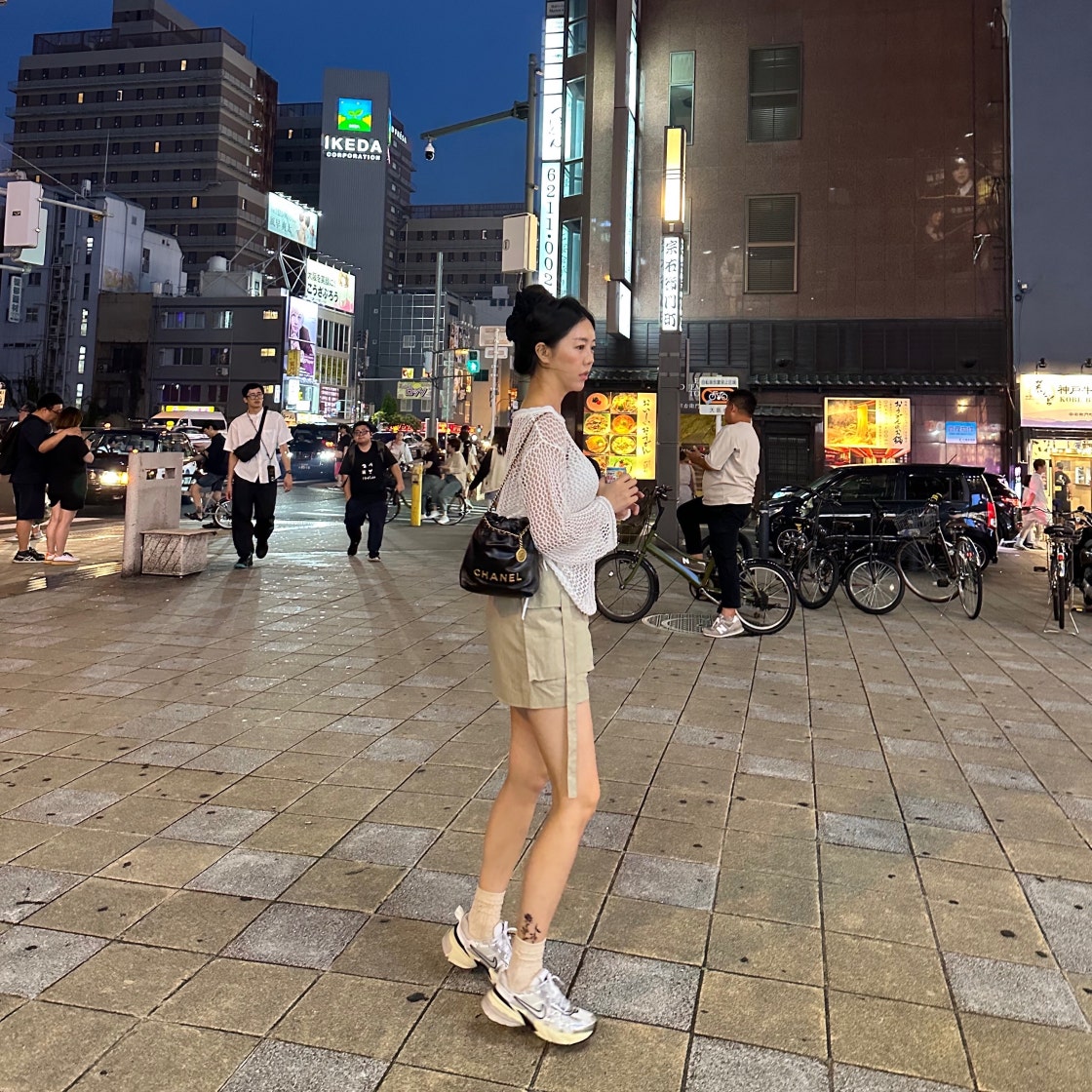 샤넬 22 미니 핸드백 샤이니 카프스킨 이미테이션 펄 & 골드 메탈 블랙 AS3980-B17401-94305 photo review