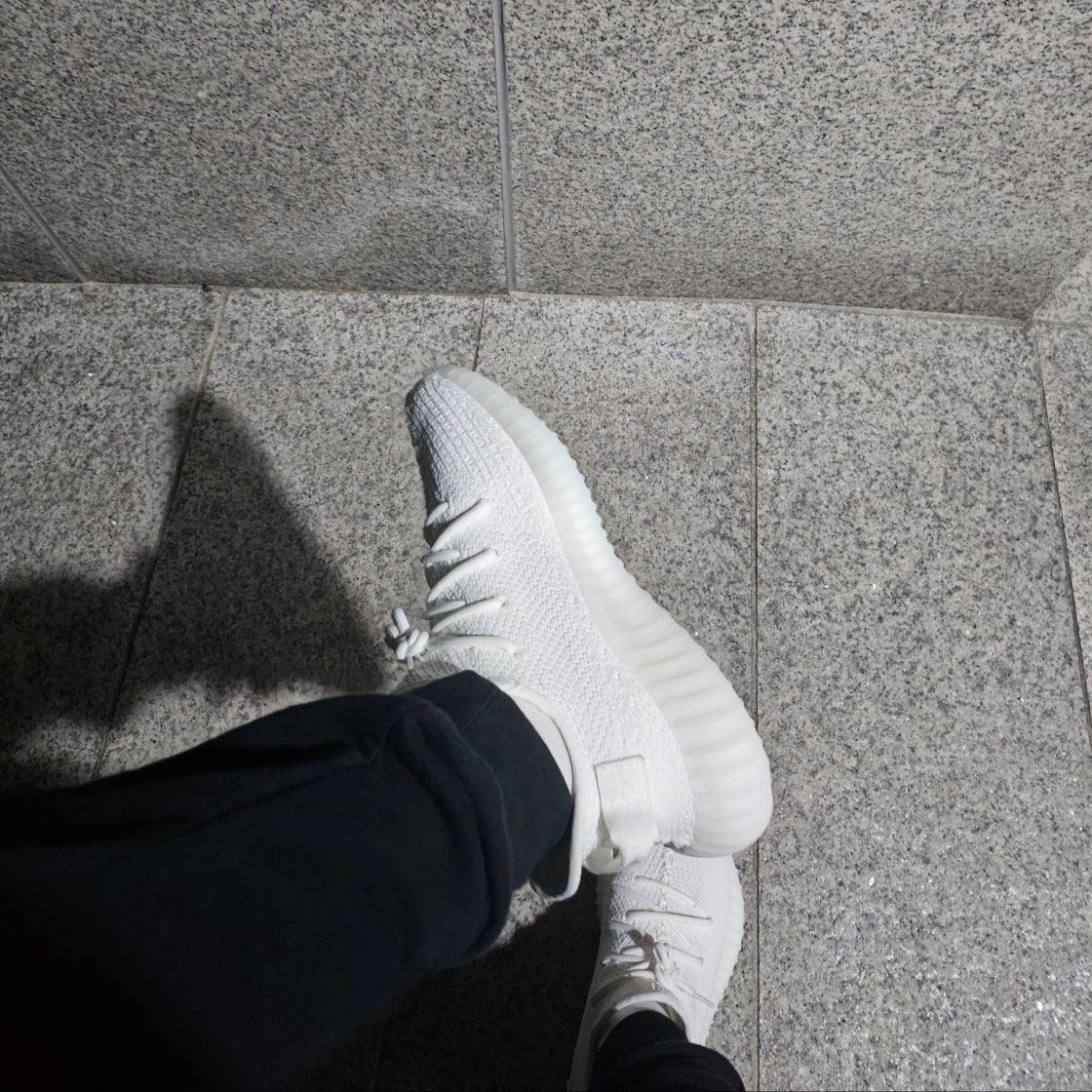 아디다스 이지 부스트 350 V2 CP9366 photo review