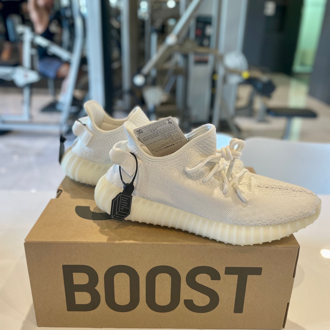 아디다스 이지 부스트 350 V2 CP9366 photo review