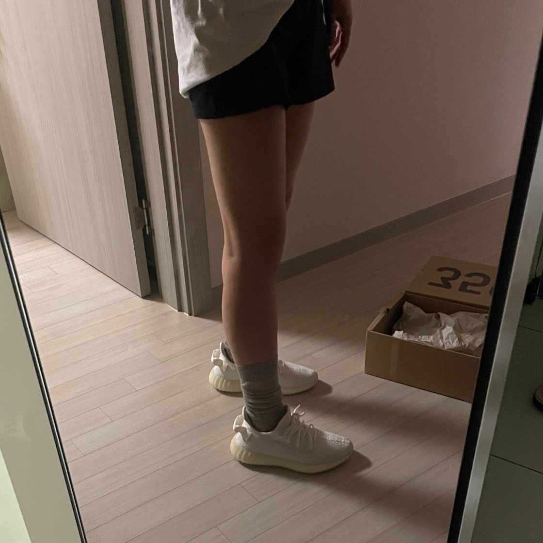 아디다스 이지 부스트 350 V2 CP9366 photo review