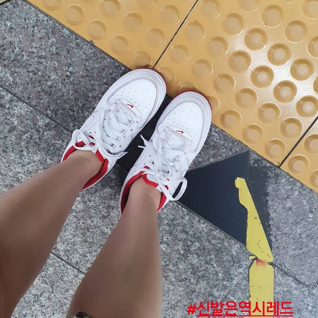 나이키 에어포스1 로우 스티치 흰빨 CV1724-100 photo review